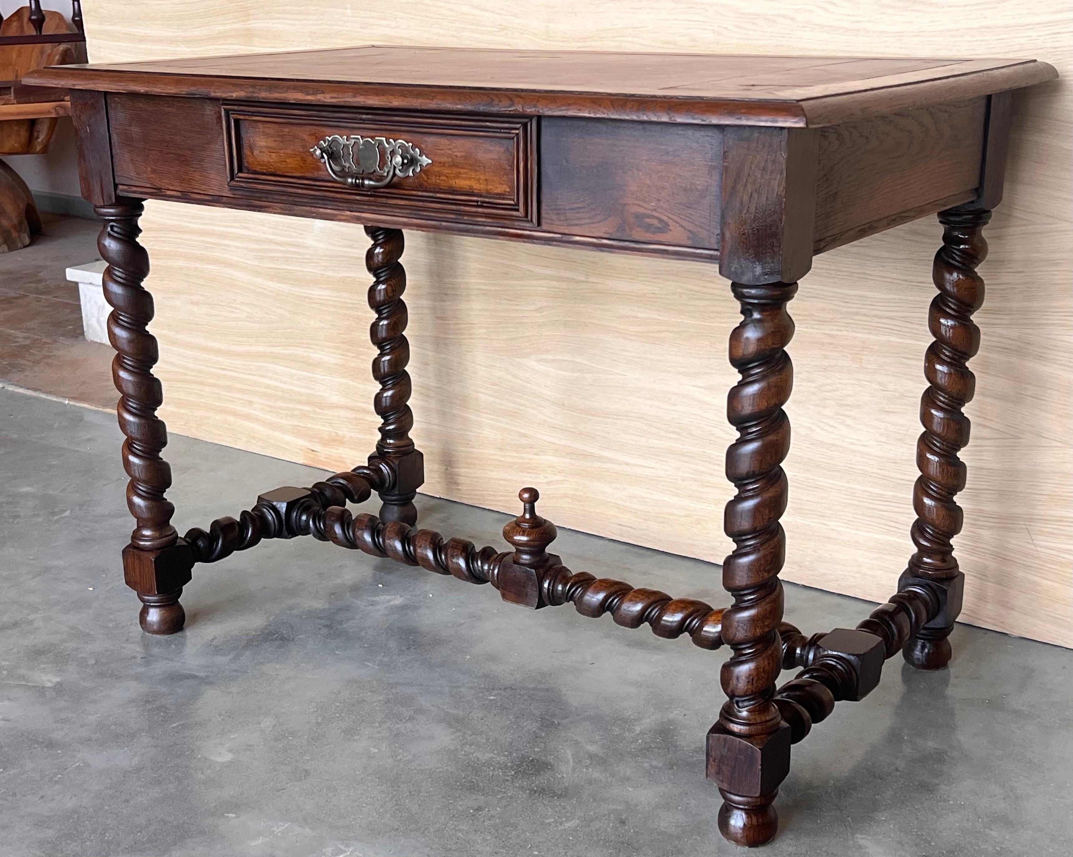 Escritorio Antique French de nogal con cajón y tapa de cuero Fines del siglo XIX en venta