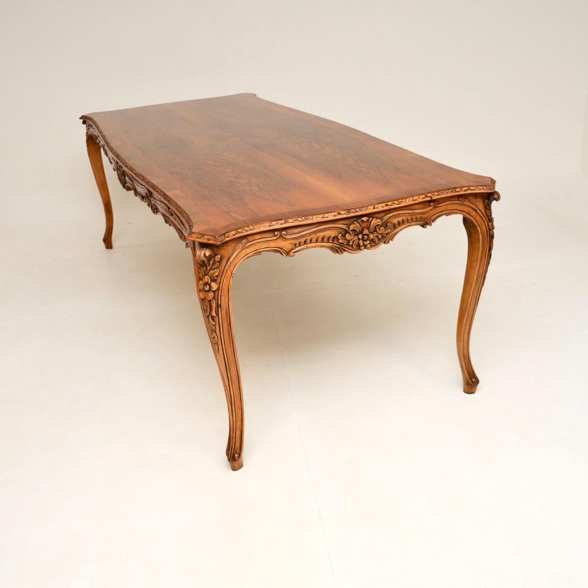 Antique French Walnut Dining Table and Eight Chairs In Good Condition In London, GB