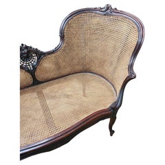 Noyer français ancien à double canne et sculpté à la main