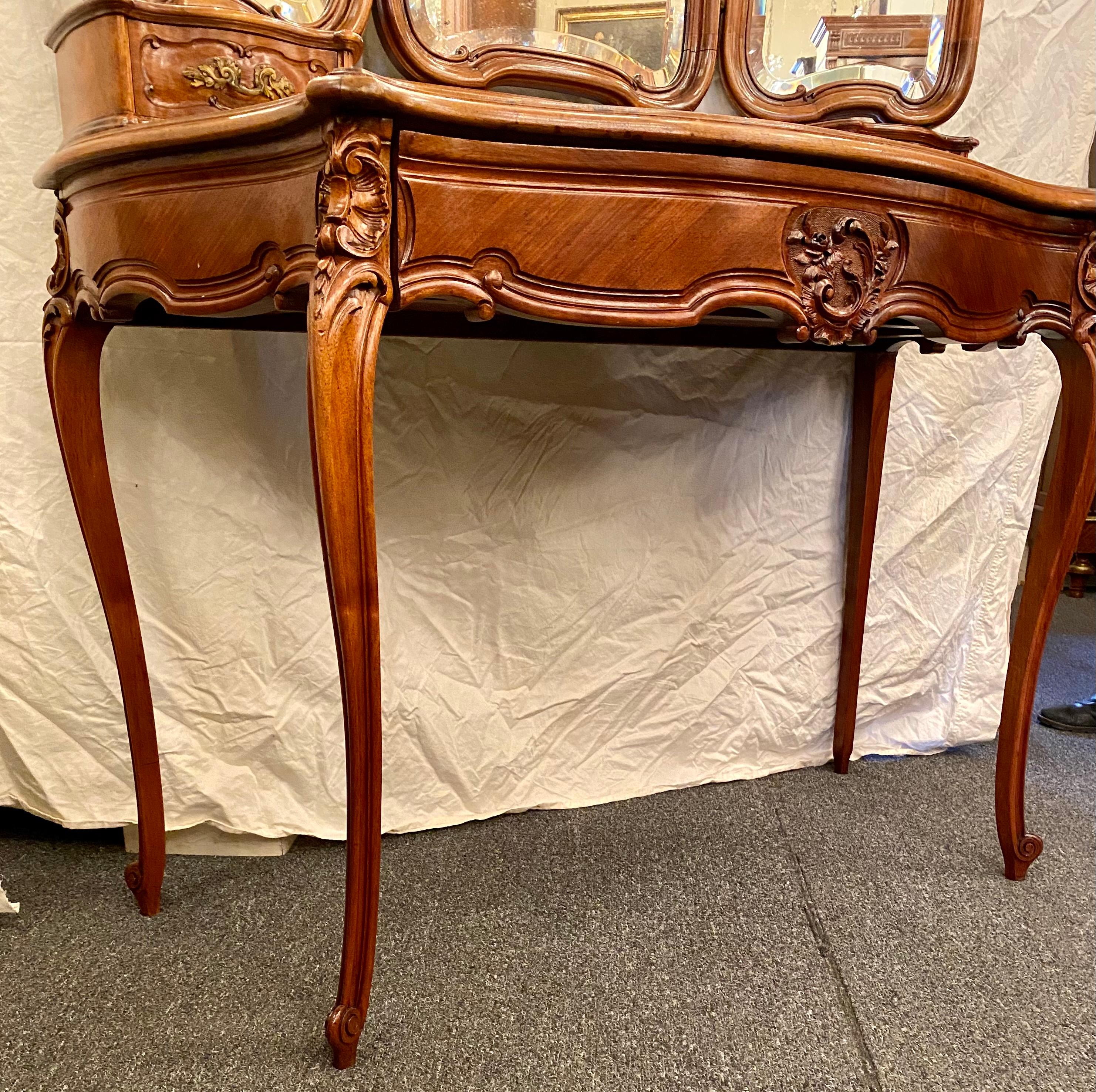 Antique French Walnut Ladies Vanity Dressing Table with Mirrors, circa 1890s In Good Condition In New Orleans, LA
