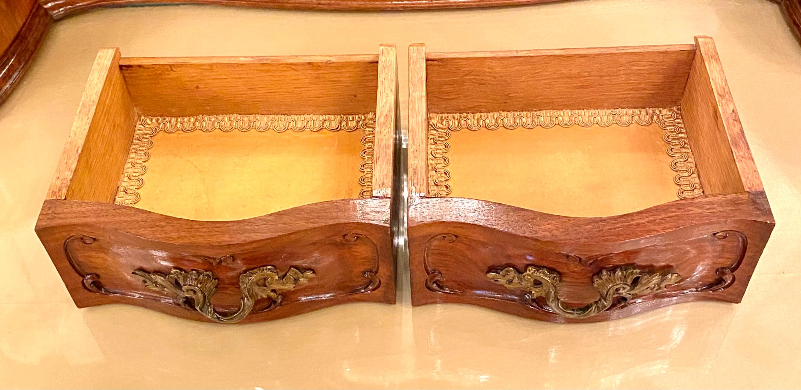 Antique French Walnut Ladies Vanity Dressing Table with Mirrors, circa 1890s 2