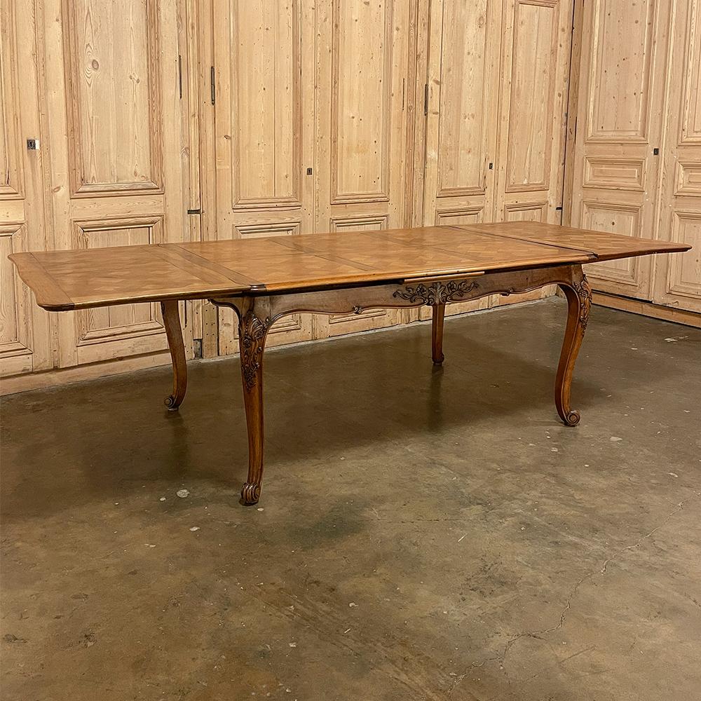 Antique French Walnut Louis XV Draw Leaf Dining Table In Good Condition For Sale In Dallas, TX