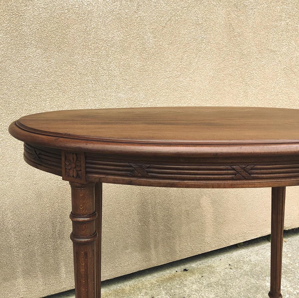 Antique French Walnut Louis XVI Oval End Table In Good Condition For Sale In Dallas, TX