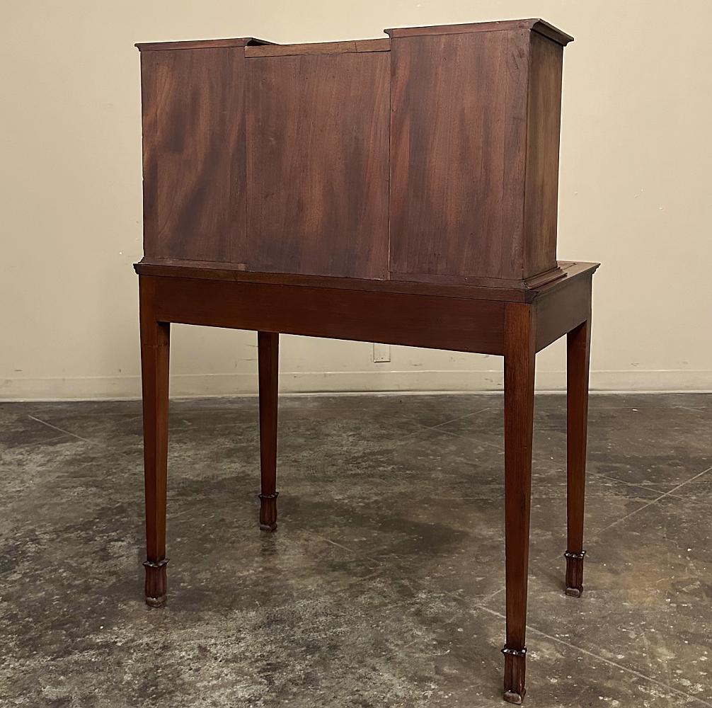 Antiker französischer Nussbaum Louis XVI Wandschreibtisch im Angebot 10