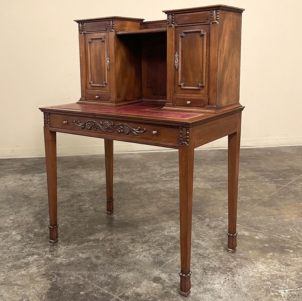 Antiker französischer Nussbaum Louis XVI Wandschreibtisch im Zustand „Gut“ im Angebot in Dallas, TX