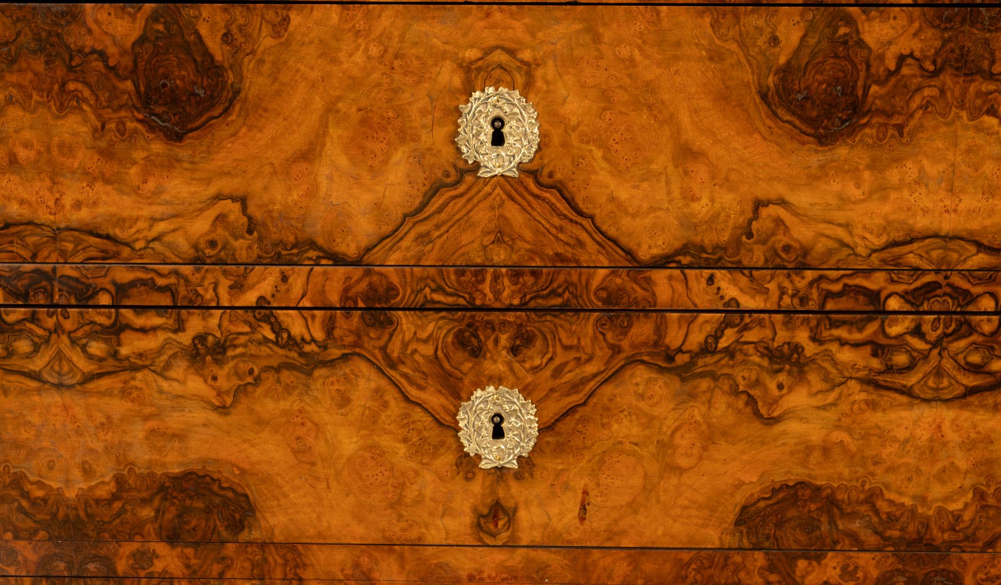 Antique Commode en noyer et marbre Louis Philippe 1840 en vente 5