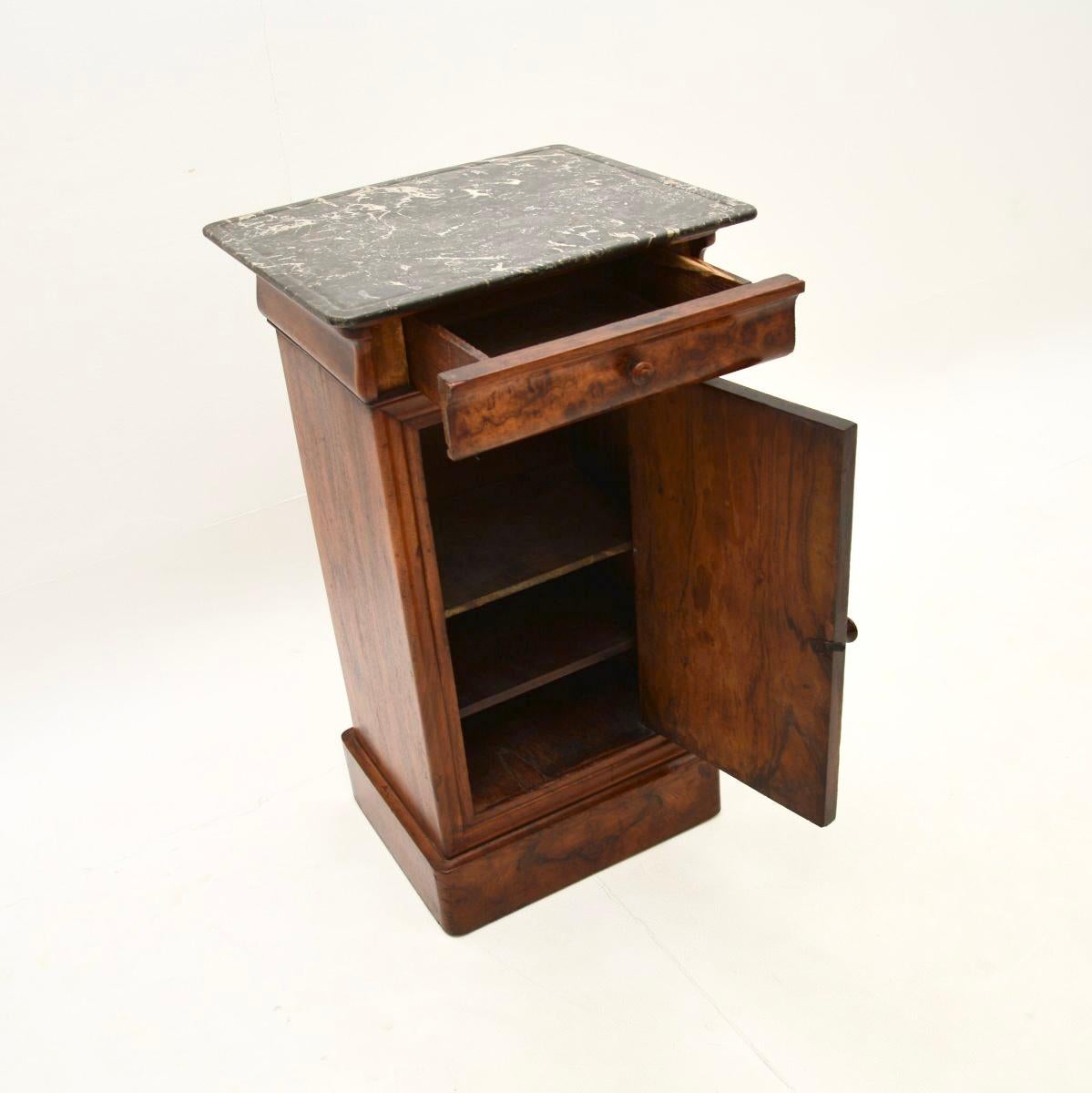 A wonderful antique French walnut marble top bedside cabinet, dating from around the 1880-1900 period.

It is of superb quality and it is a very useful size. It is perfect for use as a bedside cabinet, the back is also nicely polished so it can be