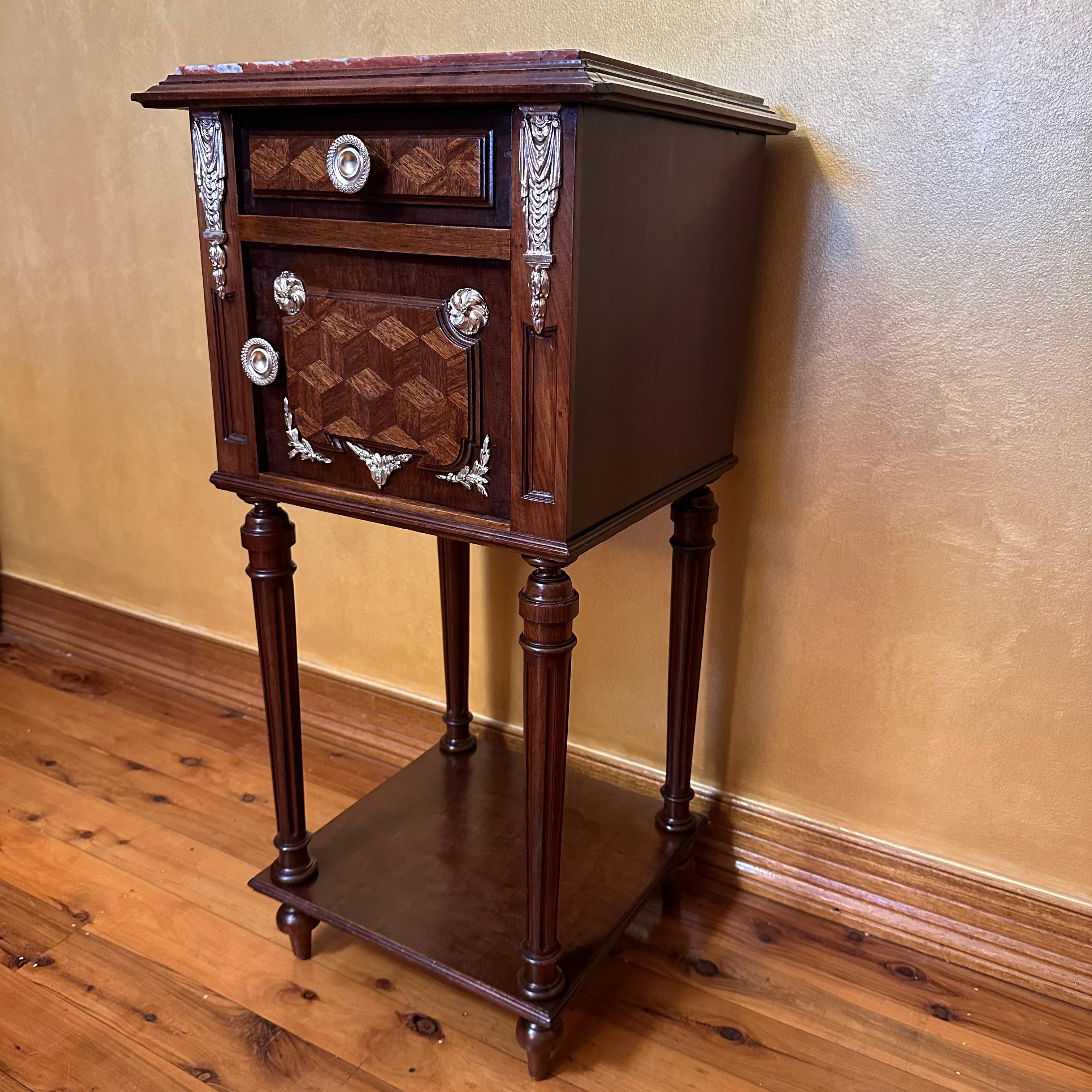 Marble top insert, pattern design burr front, brass detail that has been polished to look like new, shelf on bottom, has been French Polished 

Circa: 19th Century 

Material: Walnut, Marble & Brass

Country Of Origin: France 

Measurements: 88cm