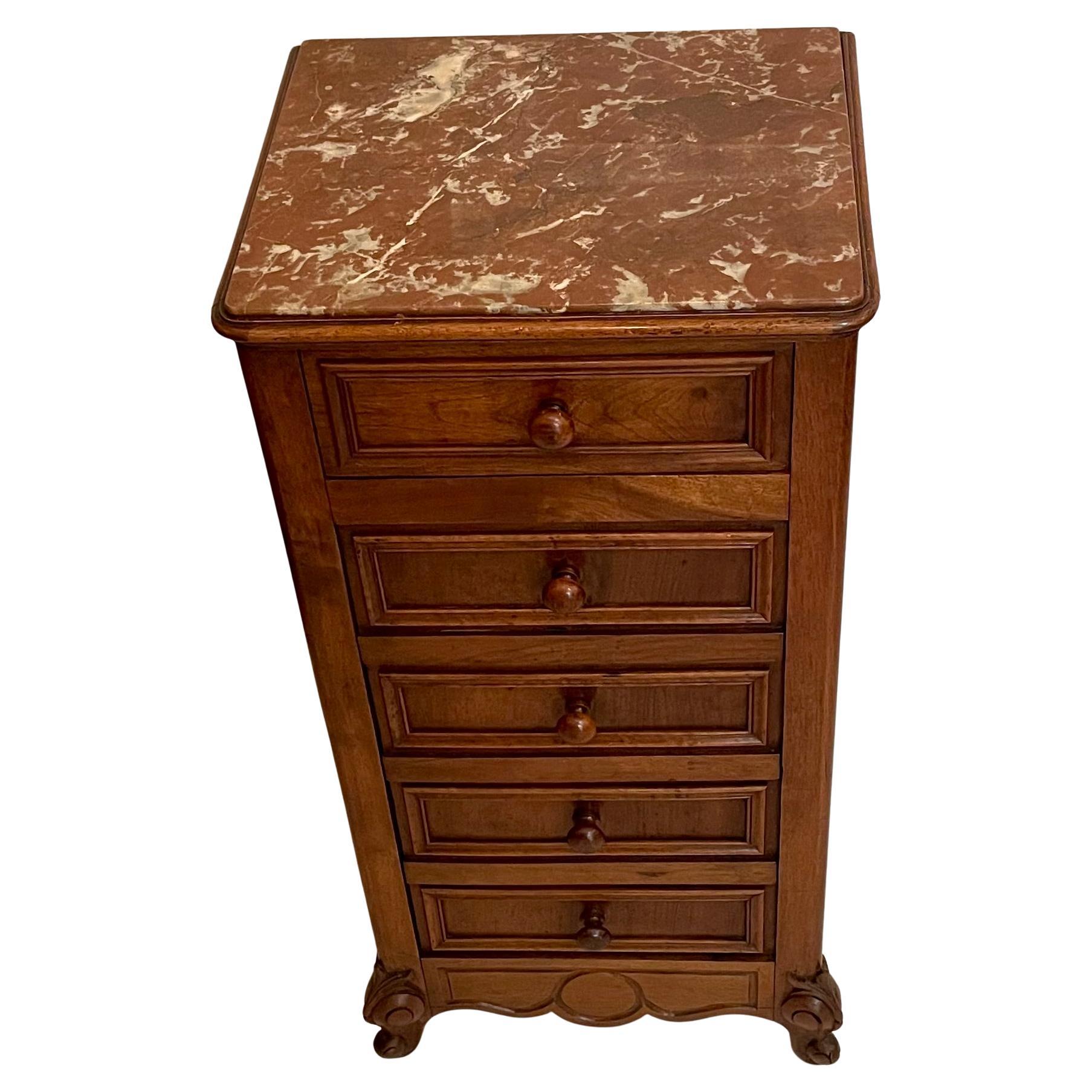 XIXe siècle Ancienne armoire à tiroirs en noyer avec dessus en marbre, Circa 1890-1900. en vente