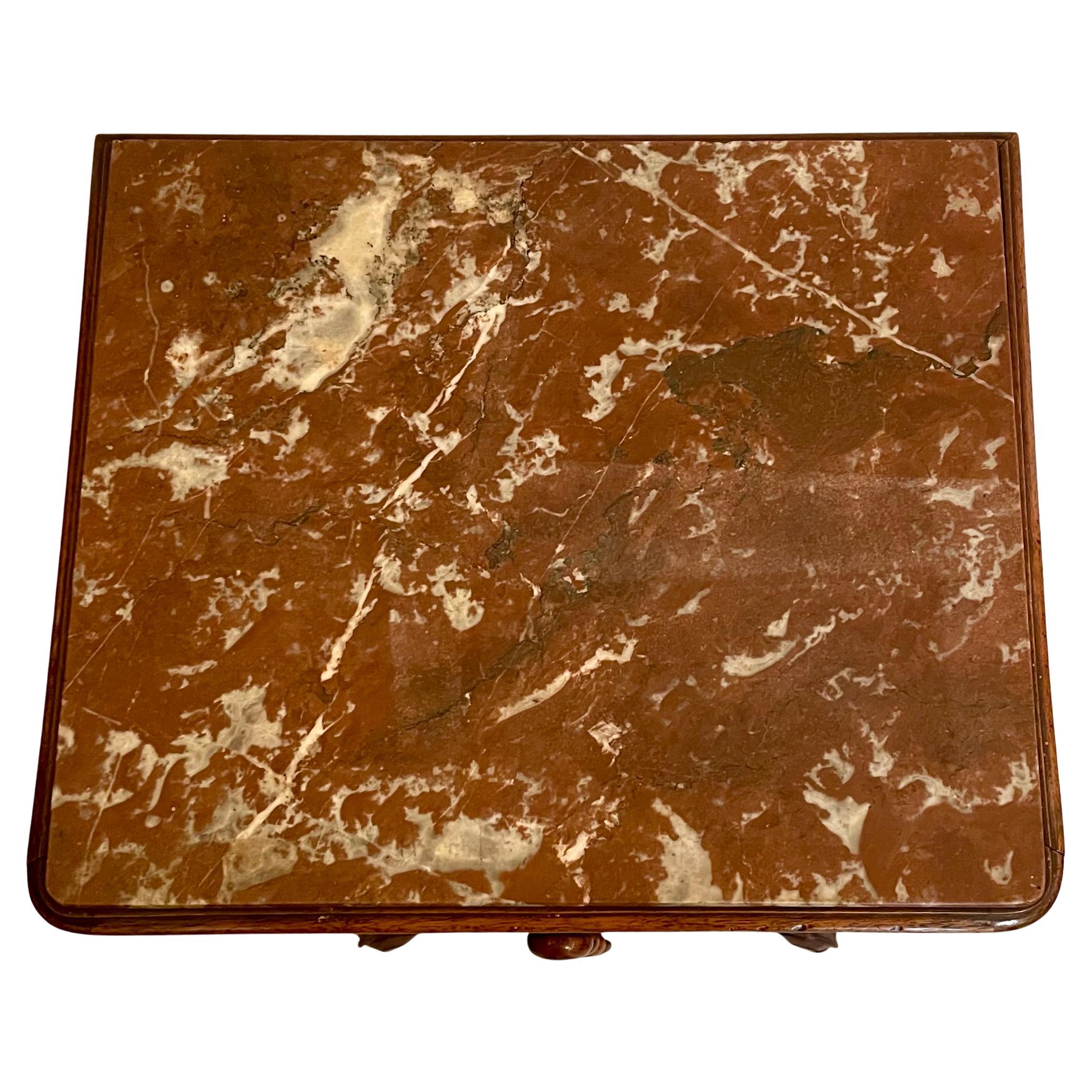 Noyer Ancienne armoire à tiroirs en noyer avec dessus en marbre, Circa 1890-1900. en vente
