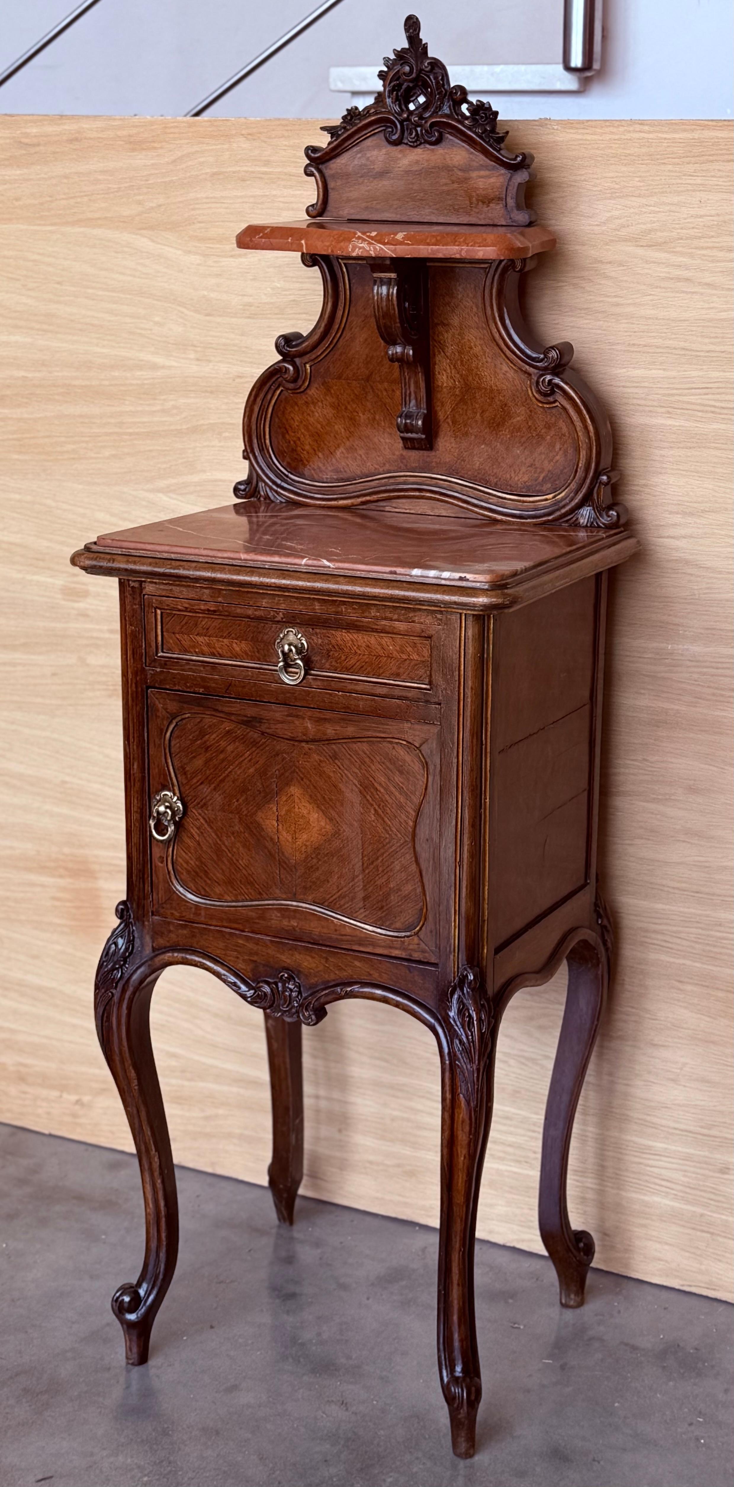 Antique French Walnut Night Stands with marble top and crest, 1900 In Good Condition For Sale In Miami, FL