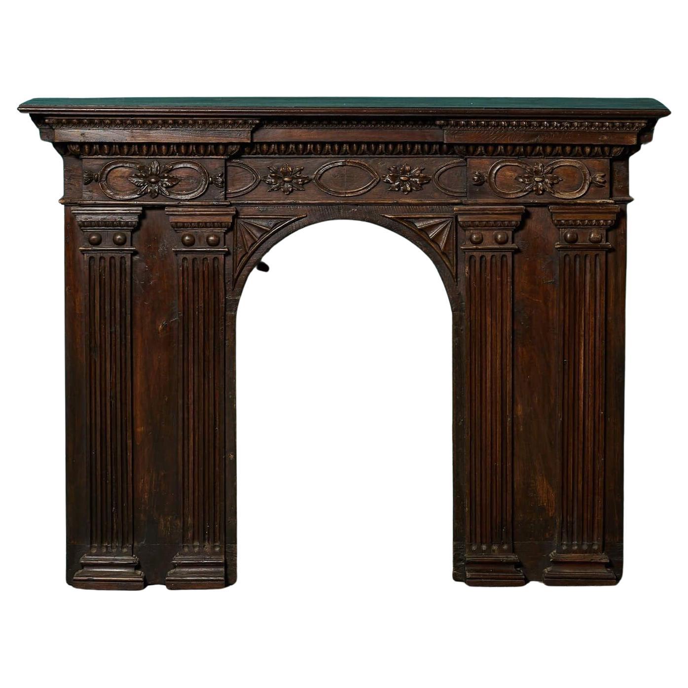 Cheminée ancienne française en noyer et en Oak