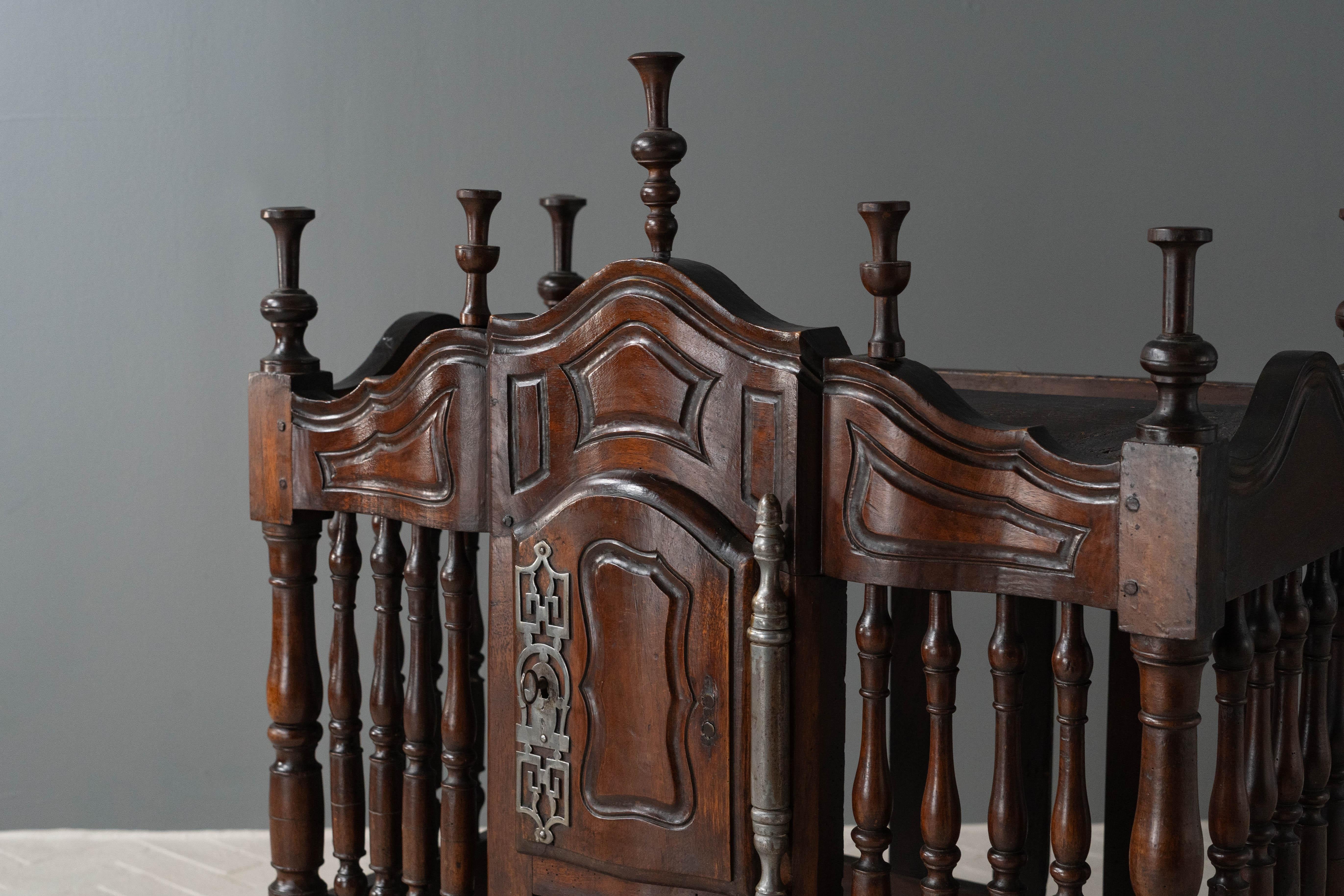 Louis XV Panetière ancienne en noyer français en vente
