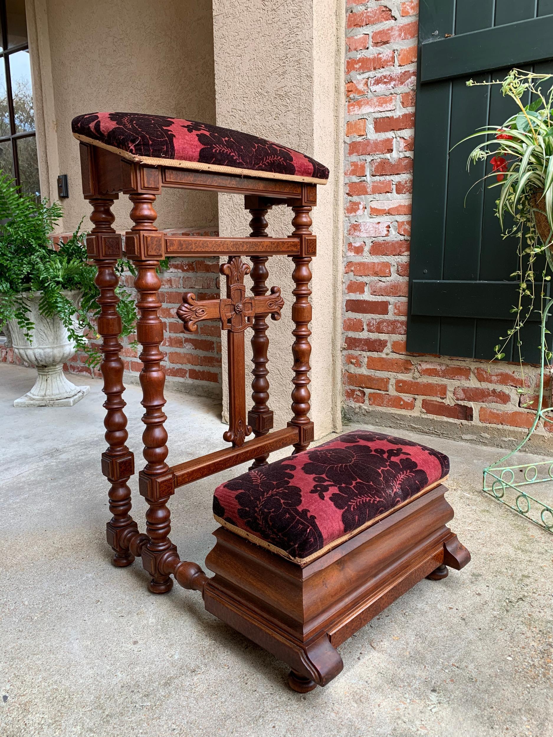 Antique French walnut Prayer Kneeler Prie Dieu Catholic Chapel bench

~Direct from France~
~This large “prie dieu” or kneeler was one of several unique liturgical items in our most recent European container~
~Each side features dual turned post