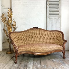 Antikes französisches Nussbaum-Sofa:: um 1890