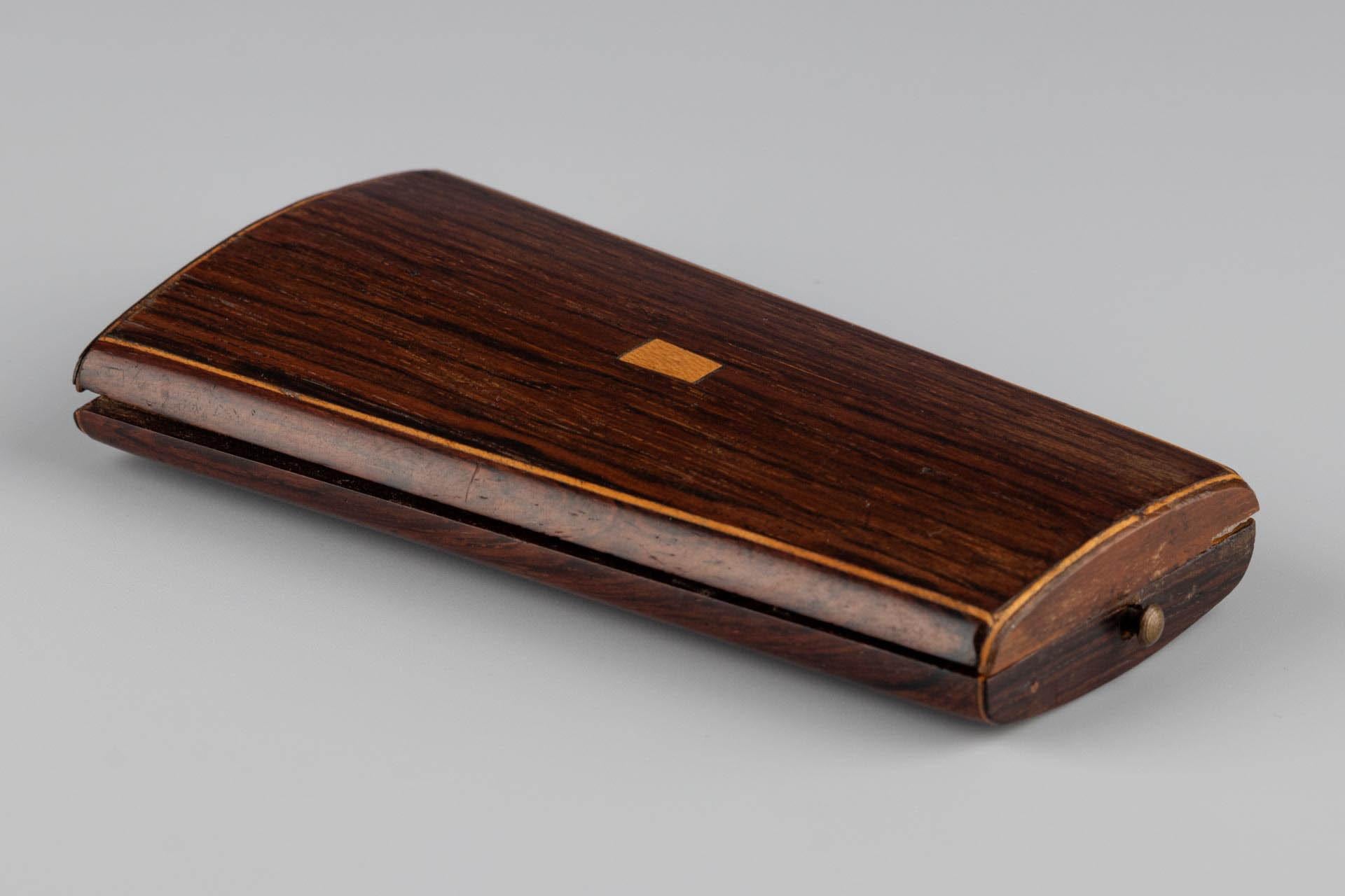 Antique French Walnut Sewing Set Case, Napoleon III Étui, Needle Case In Good Condition For Sale In Greven, DE