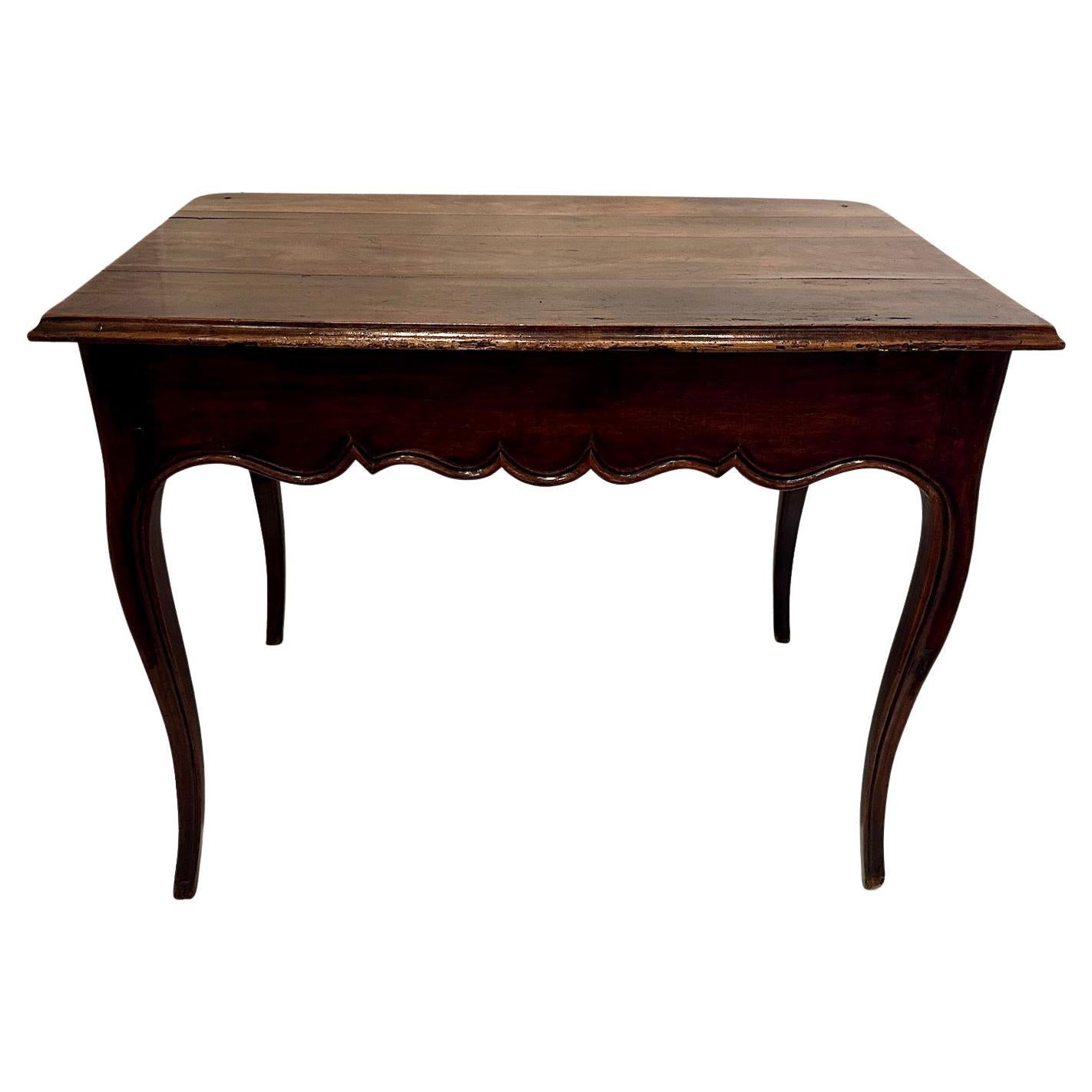 Louis XV Table d'appoint ancienne en noyer français en vente