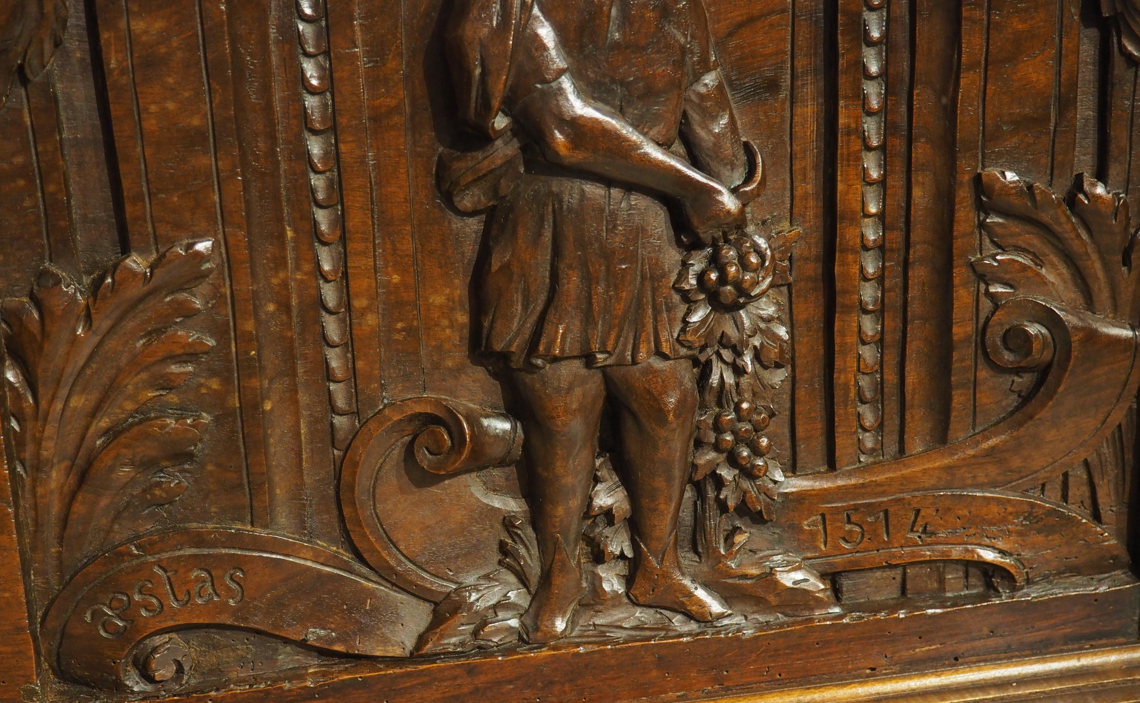 Antico baule francese in legno di noce raffigurante l'inverno e l'estate, XVII sec. e seguenti in vendita 8