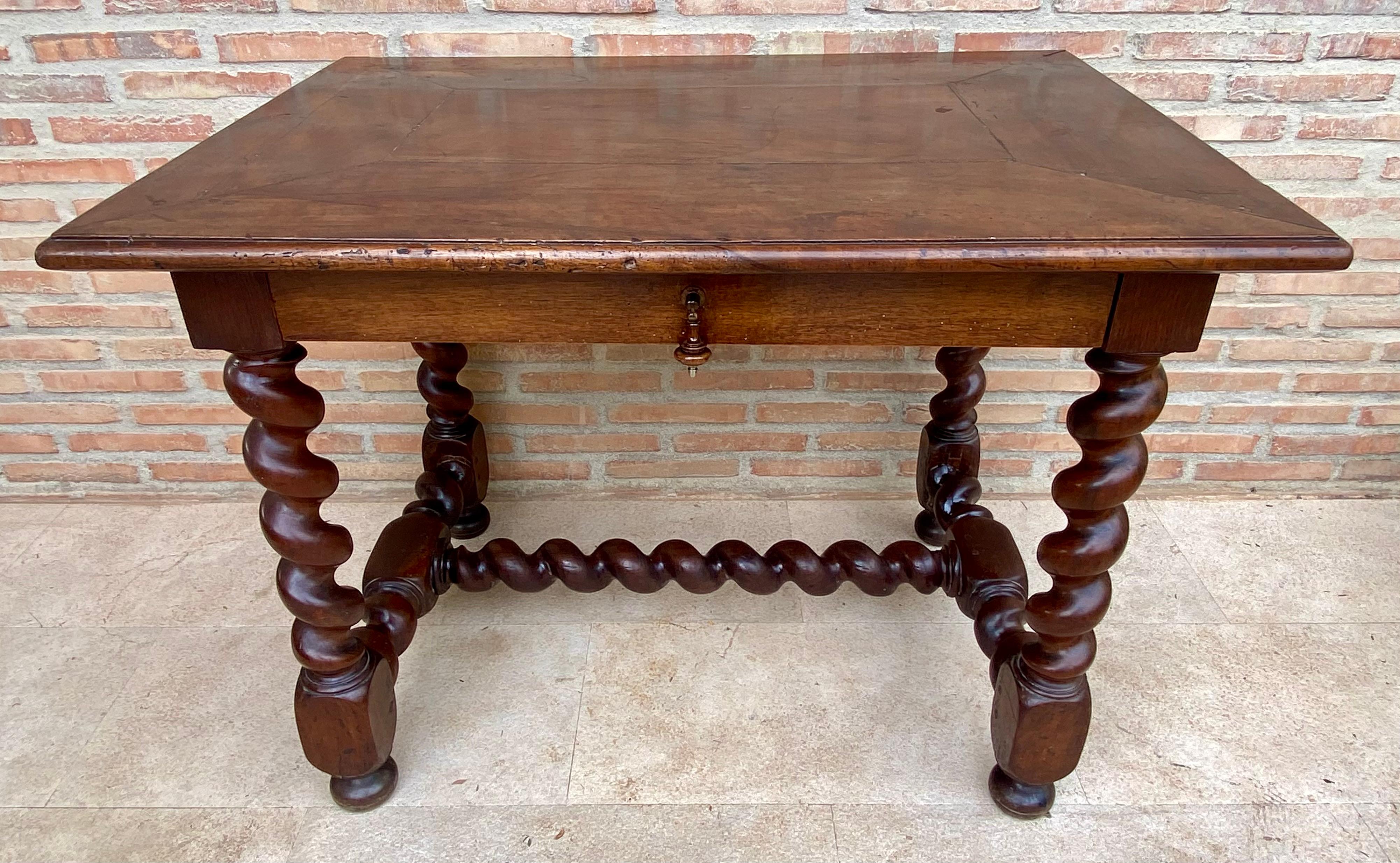Antique French Mesa de trabajo de nogal Colonial español en venta