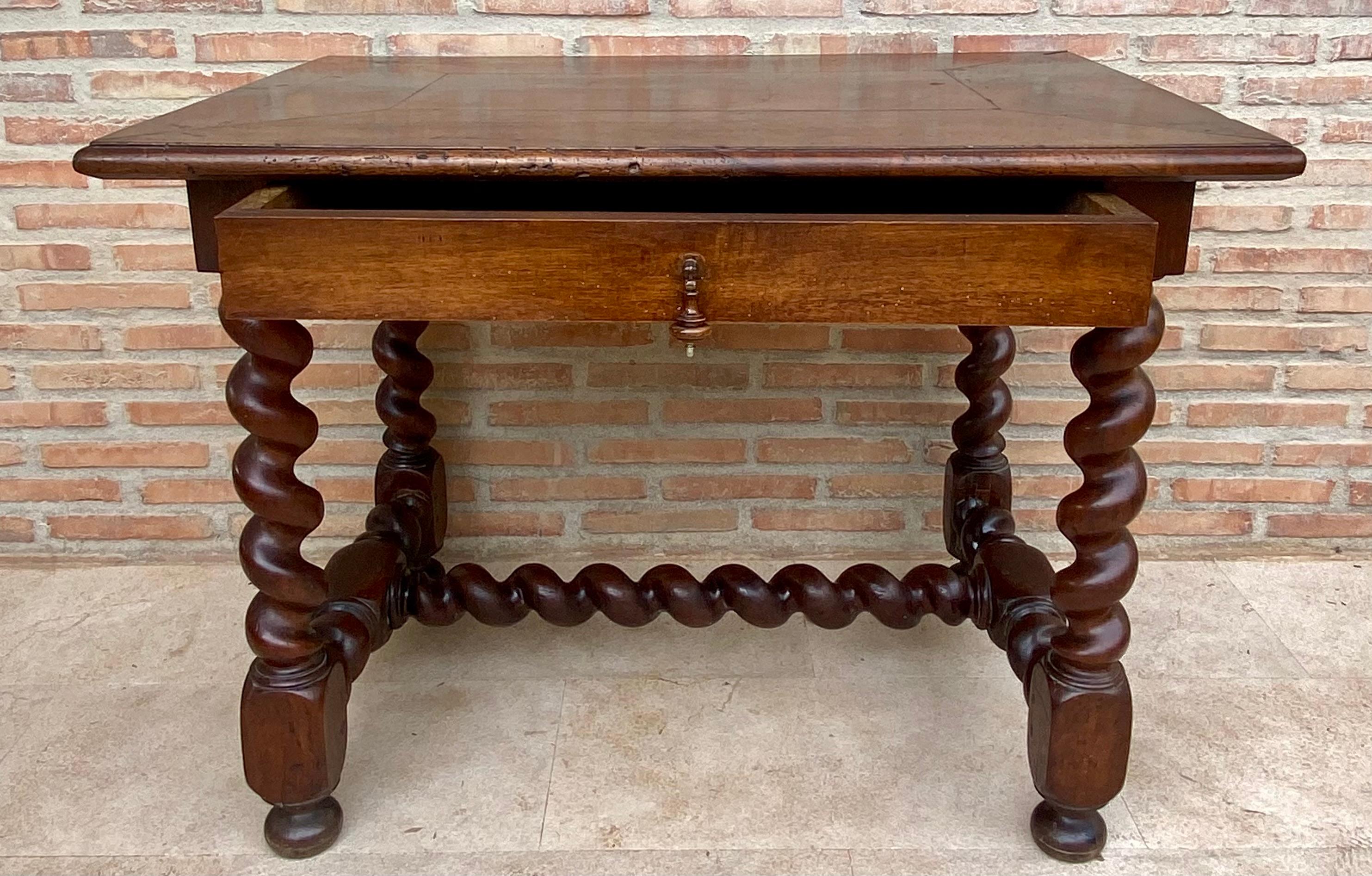 Antique French Mesa de trabajo de nogal Español en venta