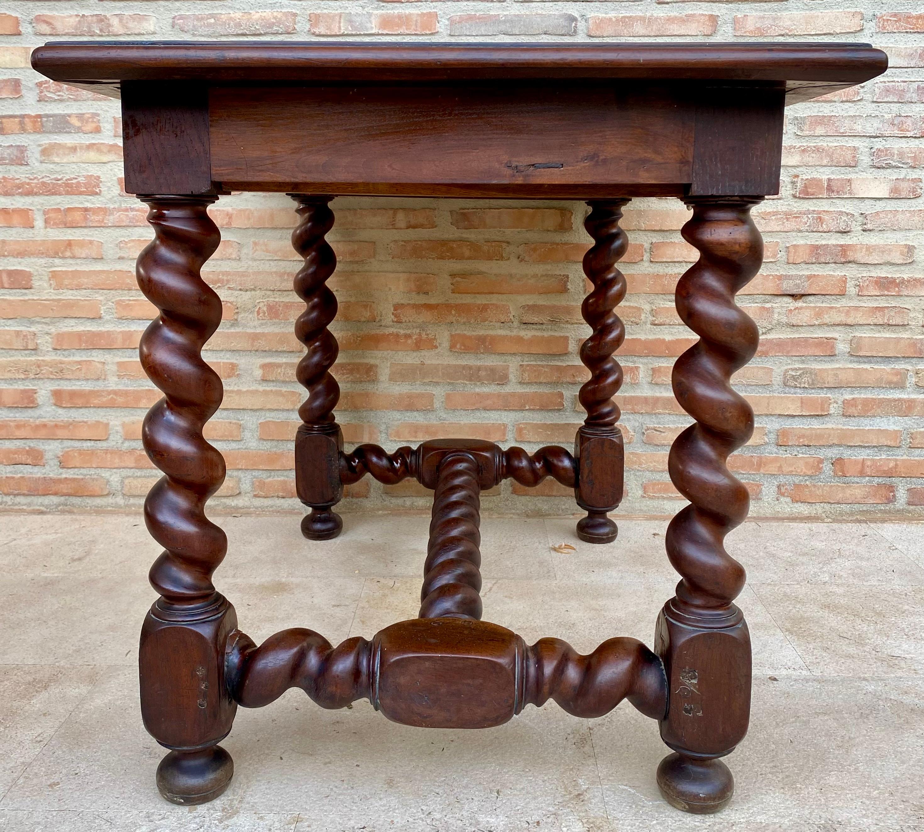Antique French Mesa de trabajo de nogal en venta 1