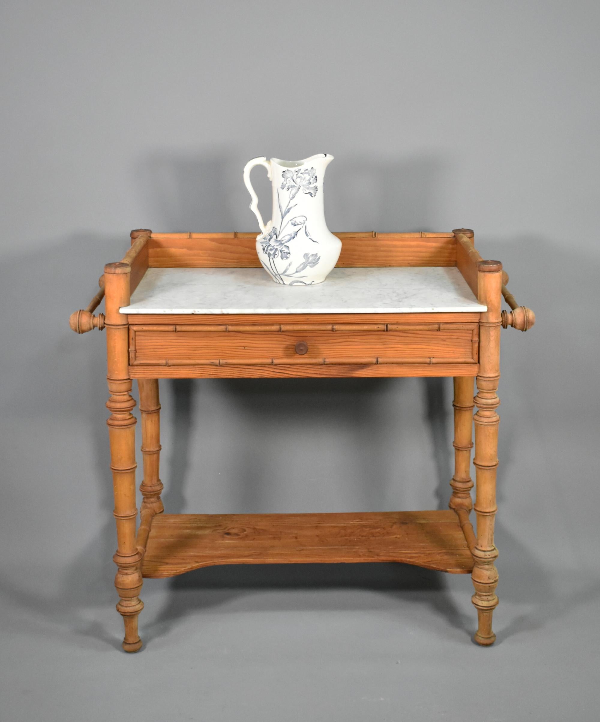 Antique French Washstand Napoleon III Style In Good Condition For Sale In SAINTE-COLOMBE, FR
