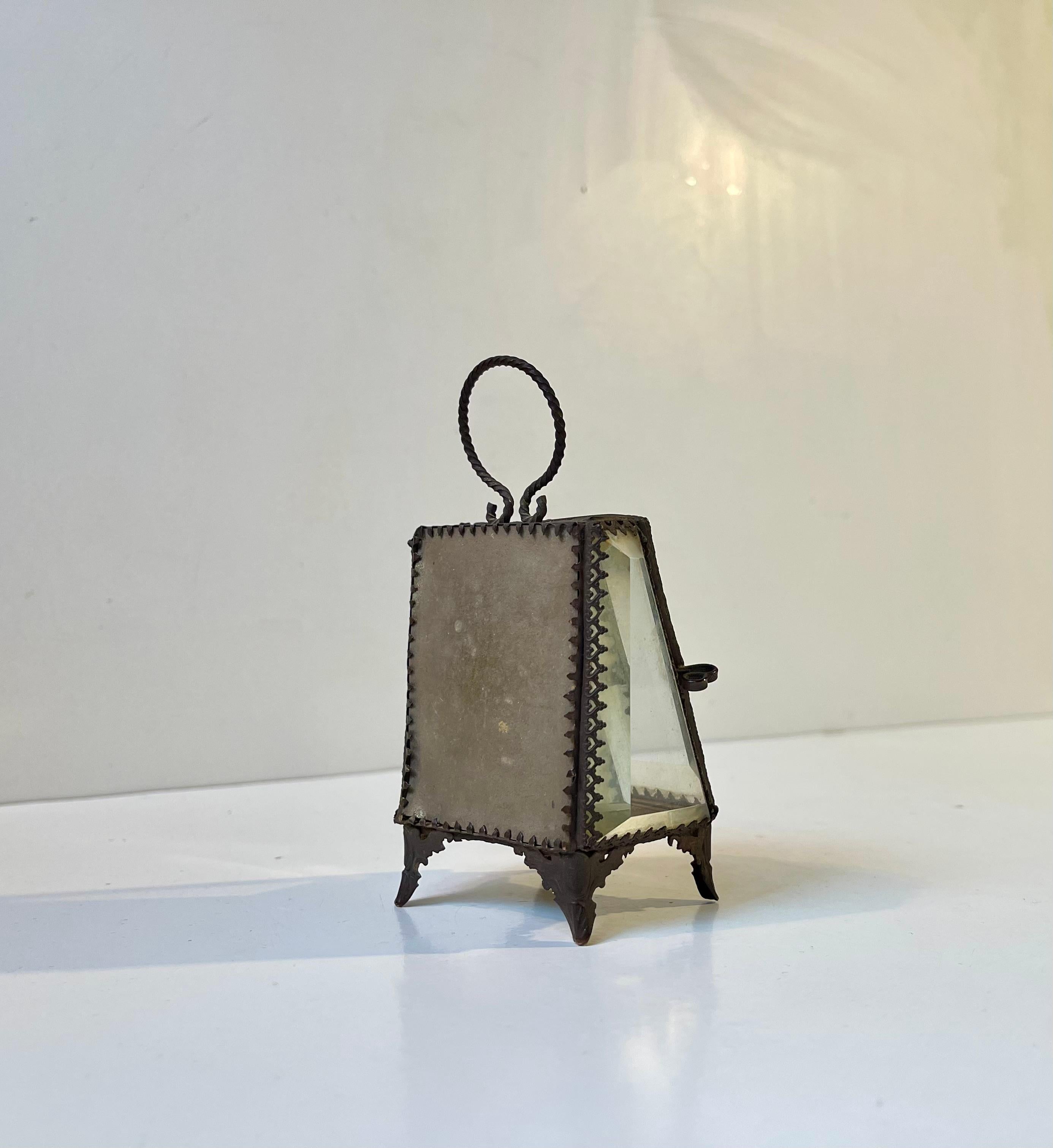 Antique French Watch Vitrine in Bronze & Crystal, 19th century in vendita 1