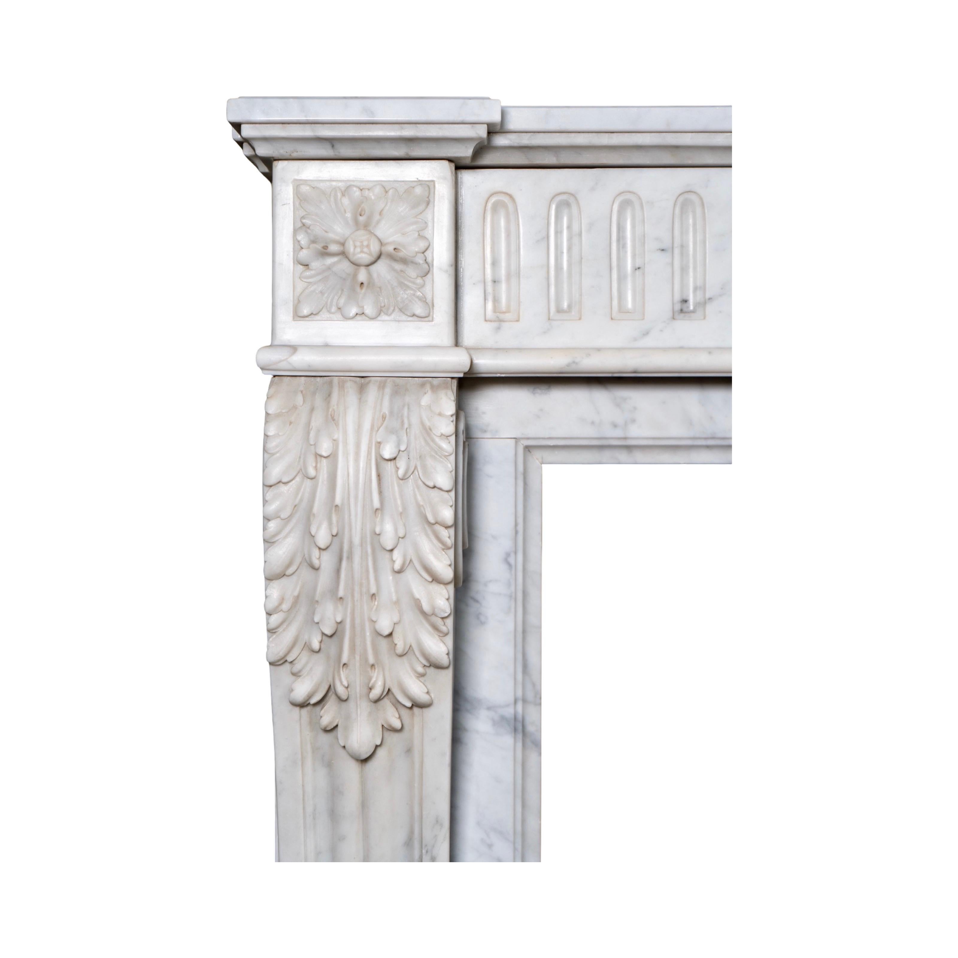 Antique French Mantel de Mármol Blanco de Carrara Mármol de Carrara en venta