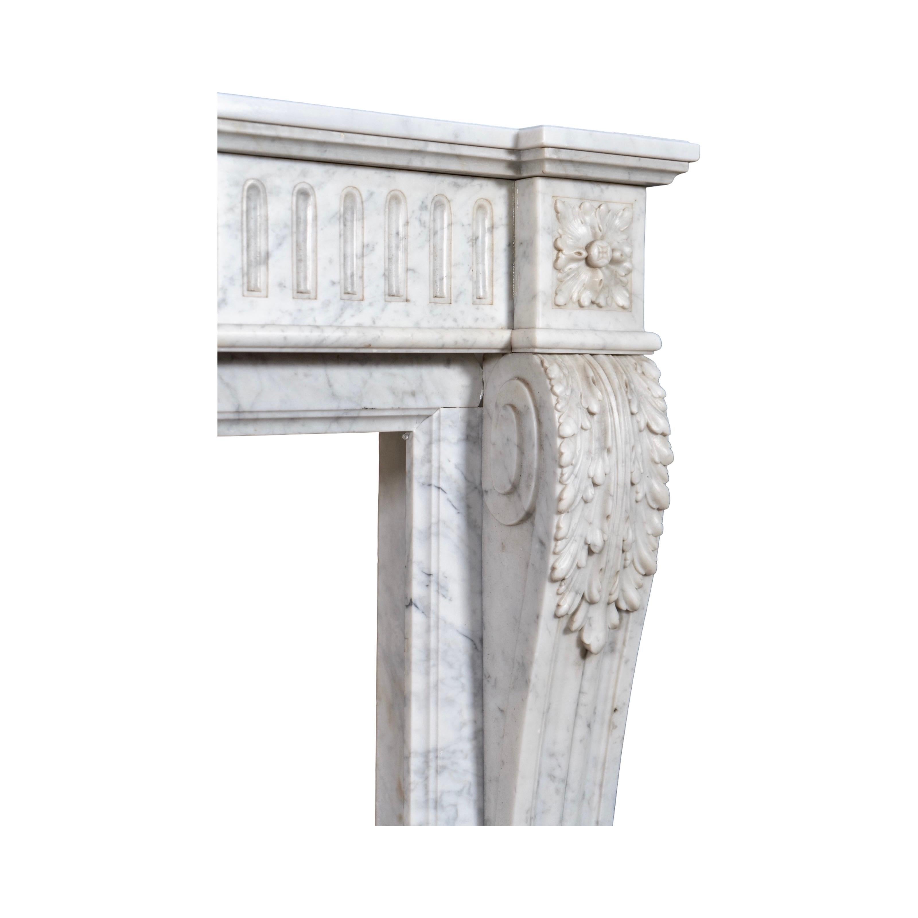 Antique French Mantel de Mármol Blanco de Carrara en venta 1