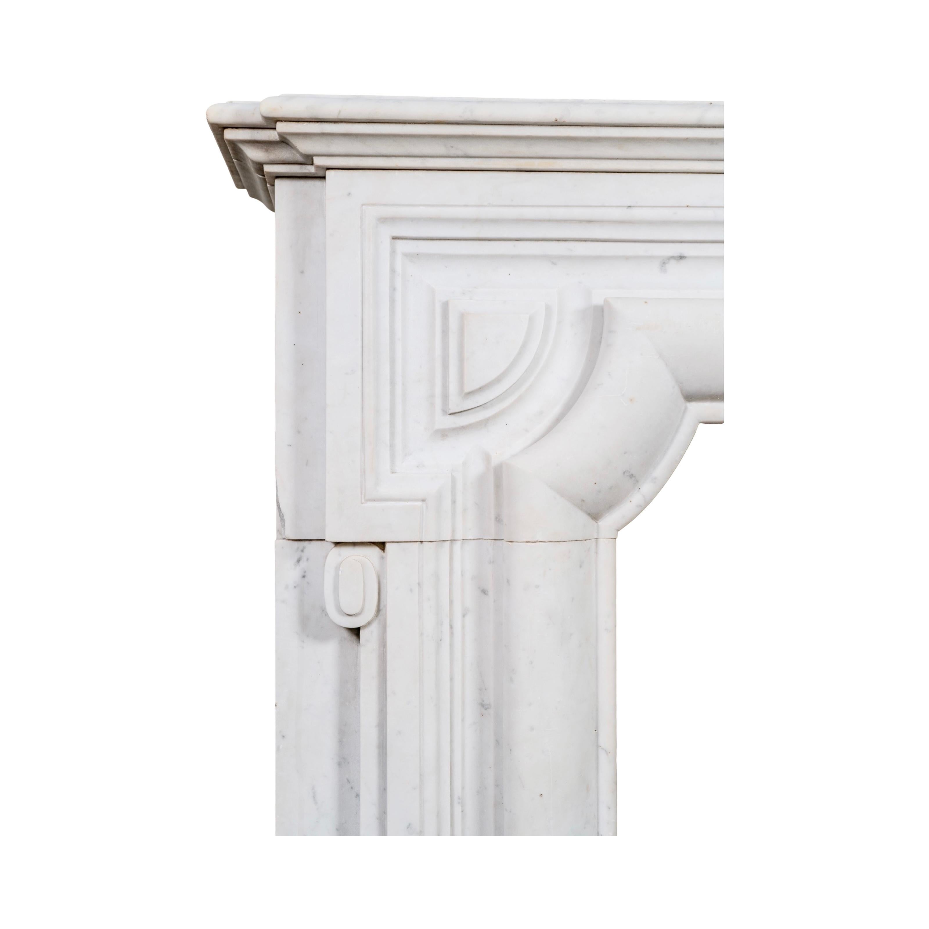 Antique French White Carrara Marble Mantel in vendita 2