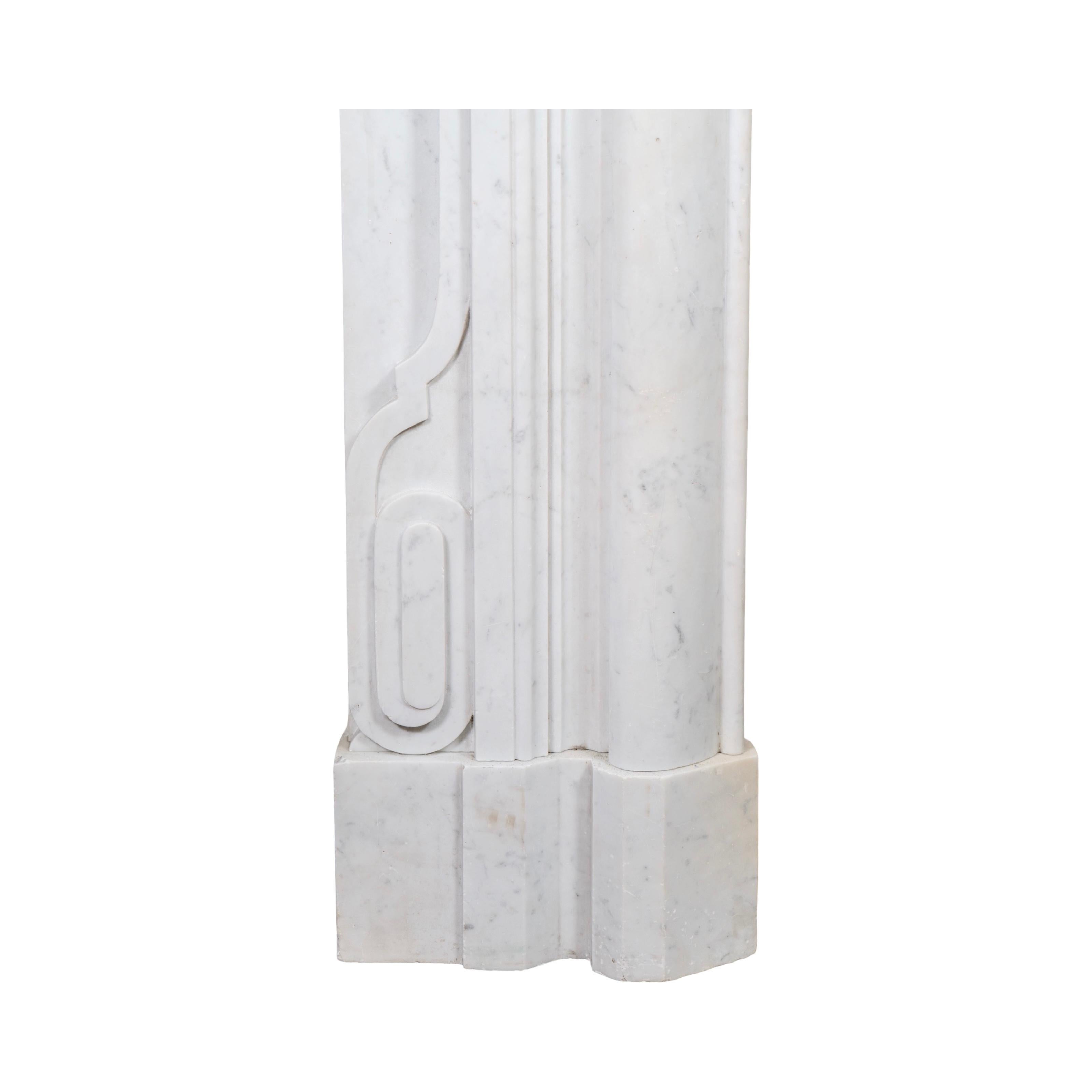 Antique French White Carrara Marble Mantel in vendita 3
