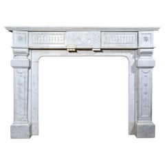 Antique French Mantel de Mármol Blanco de Carrara