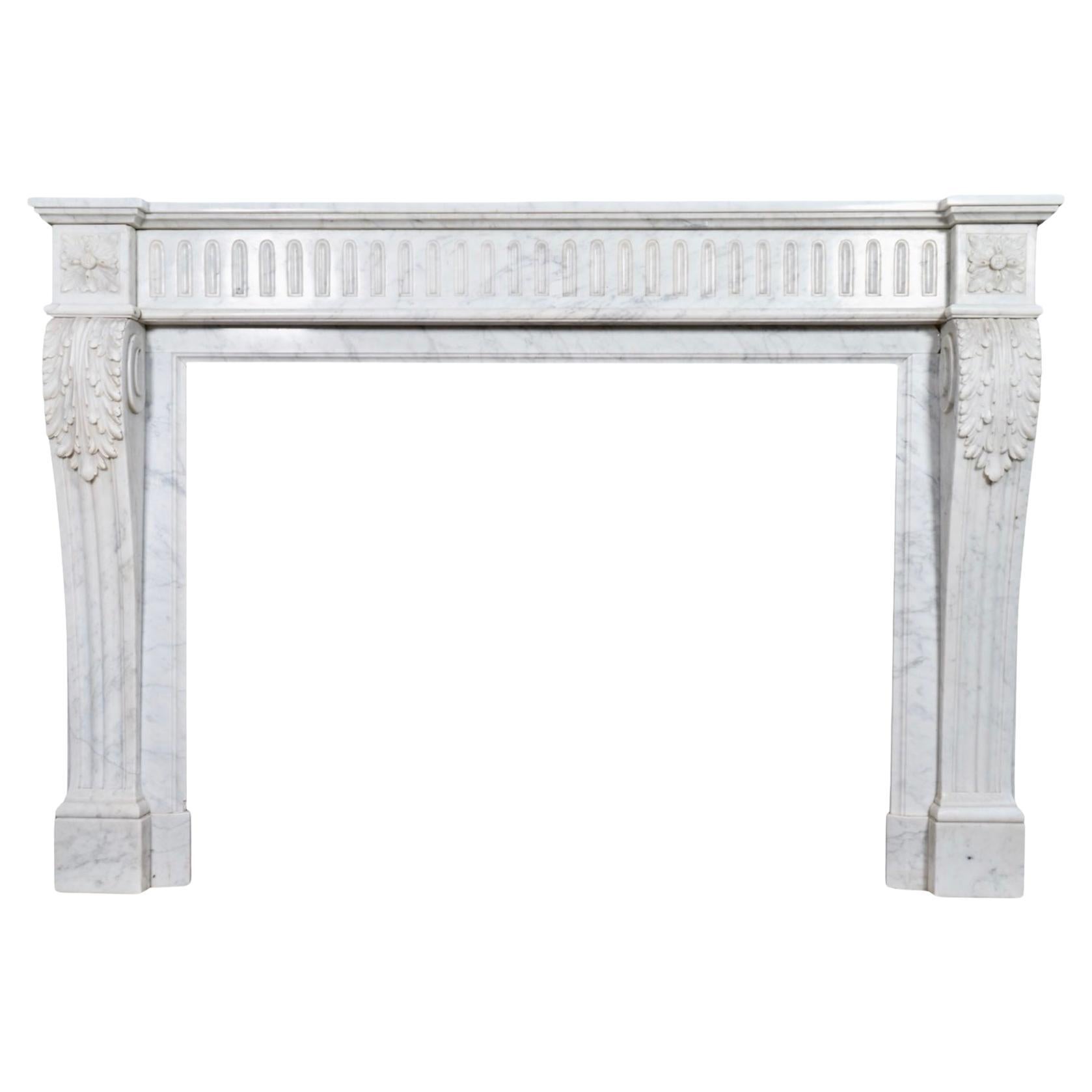 Antique French Mantel de Mármol Blanco de Carrara