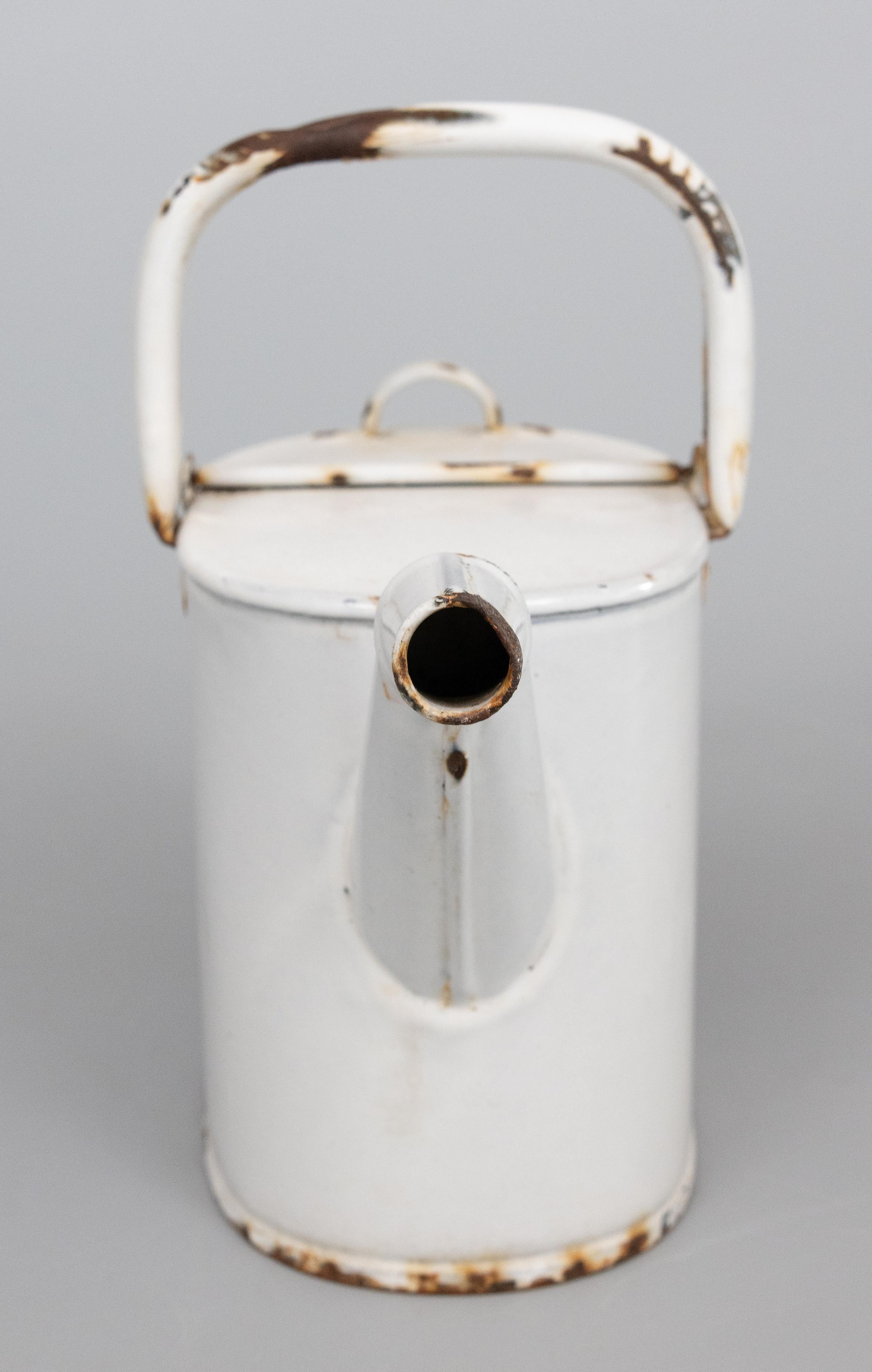 Antigua regadera francesa de esmalte blanco Jarra de agua caliente, circa 1920 Francés en venta