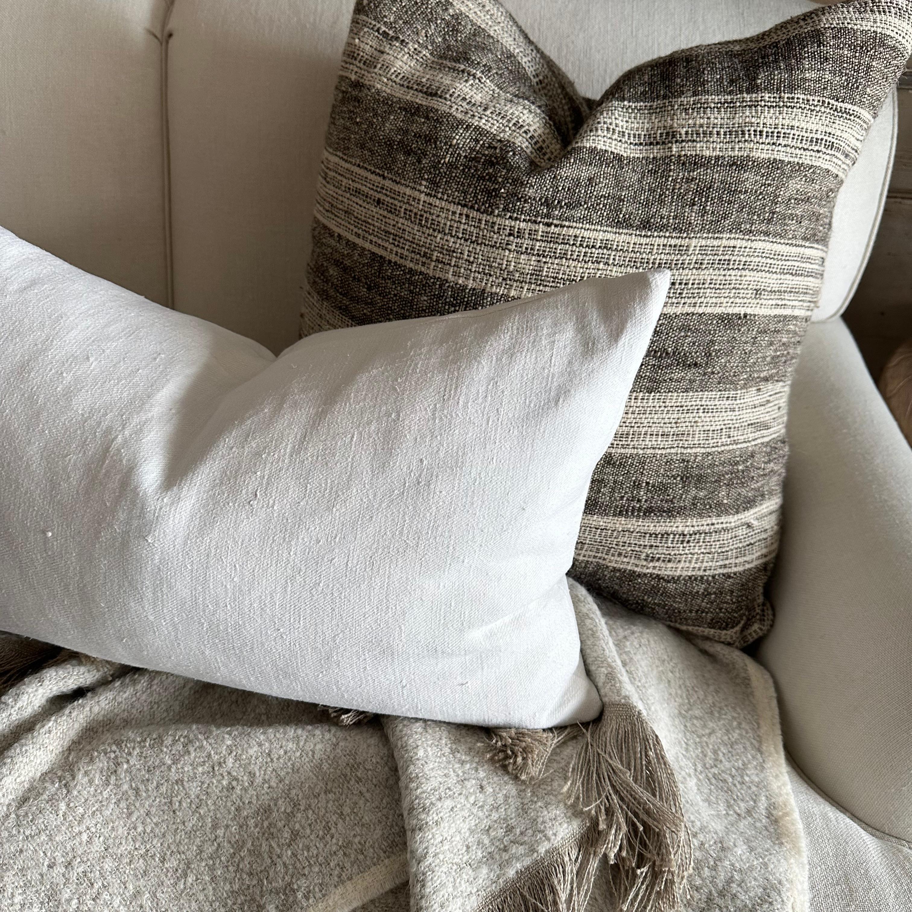 Antique French White Grain Linen Pillow with Insert In New Condition For Sale In Brea, CA