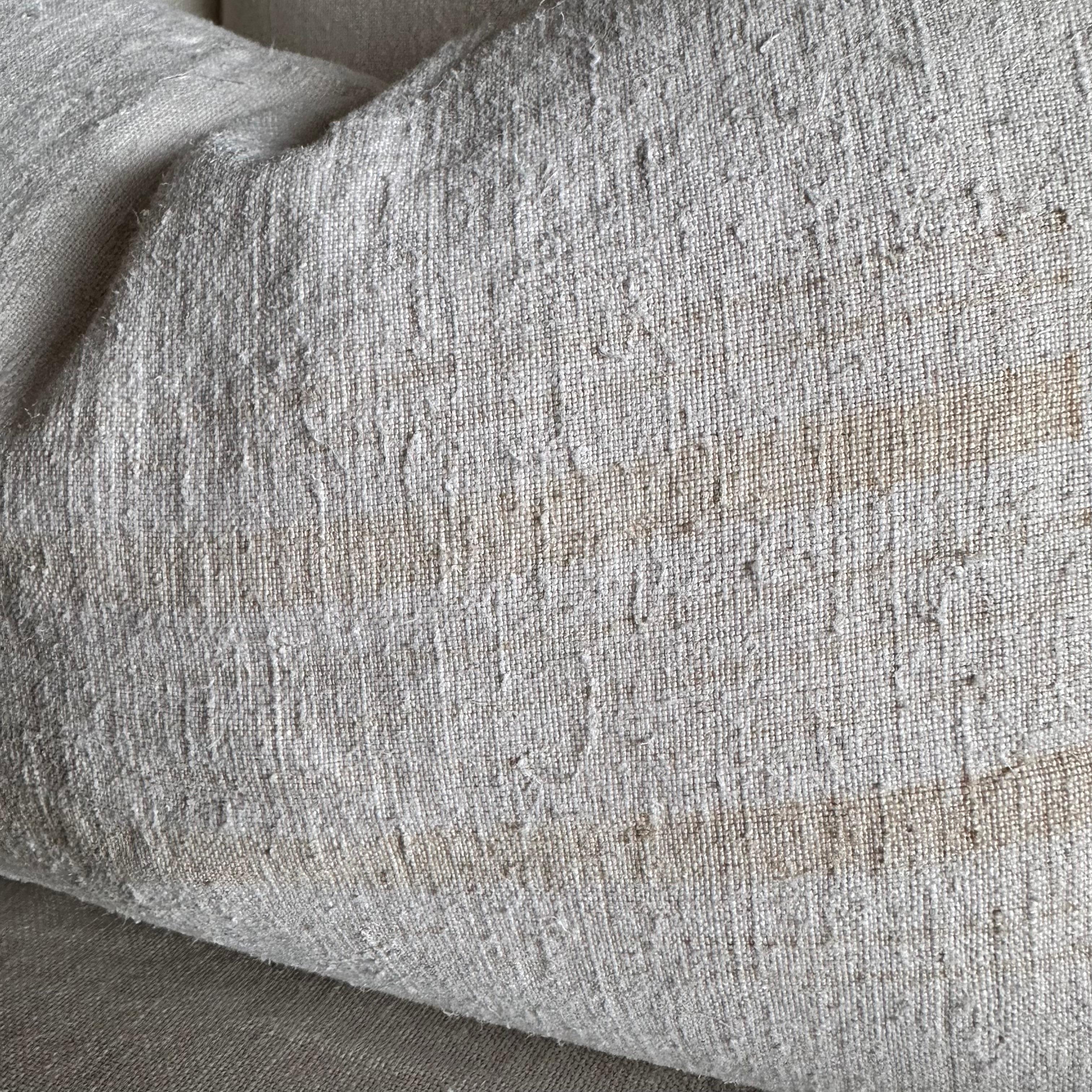 Coton Oreiller ancien en lin Grain blanc français avec insert en vente