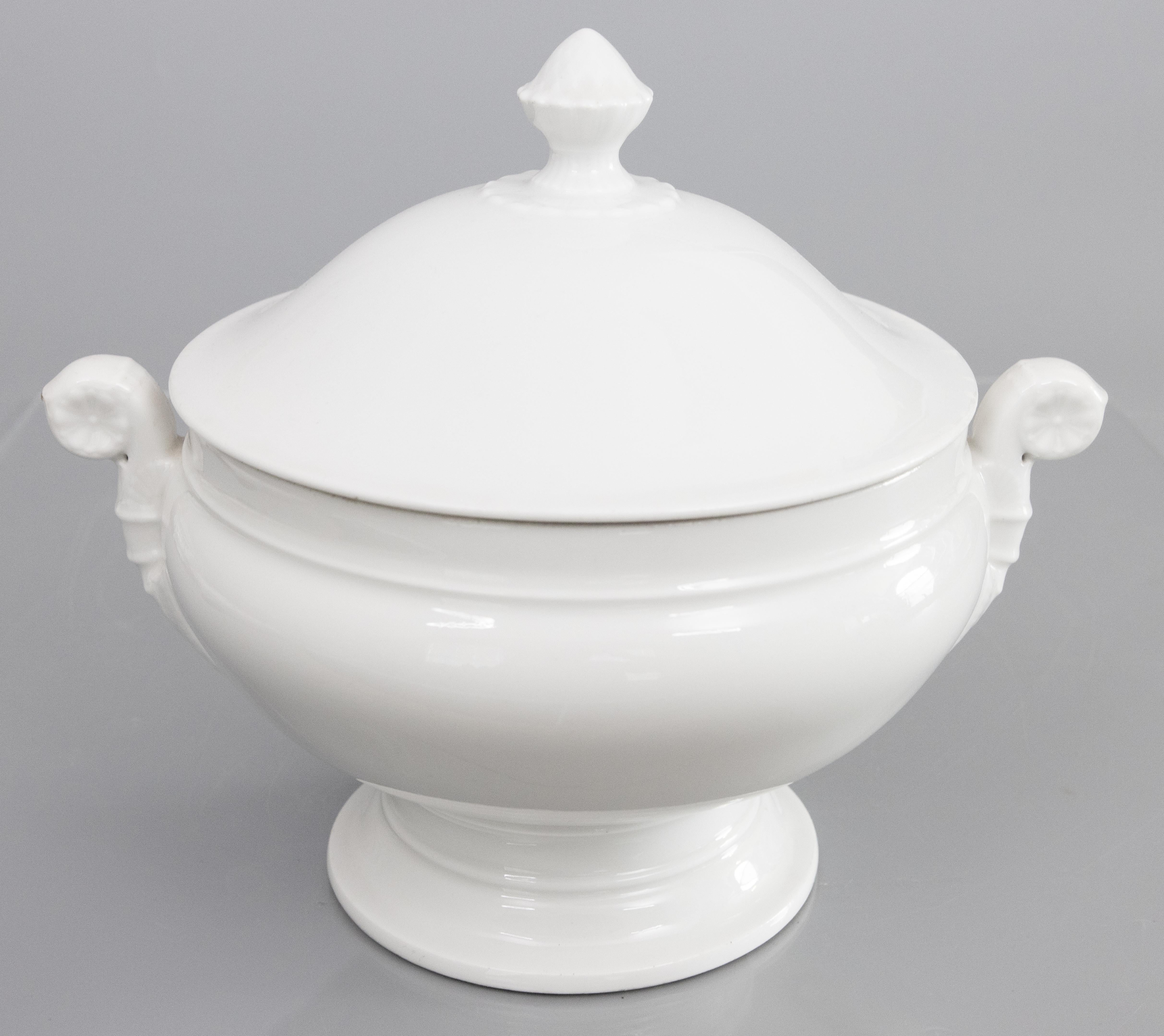 Antique French White Ironstone zuppiera con coperchio in vendita 3