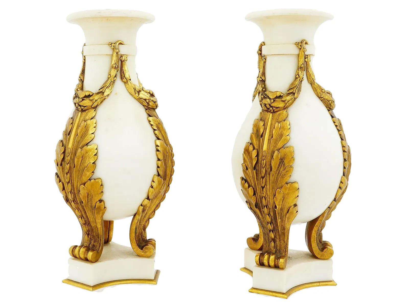 Cassolettes françaises anciennes en marbre blanc et bronze doré Bon état - En vente à Queens, NY