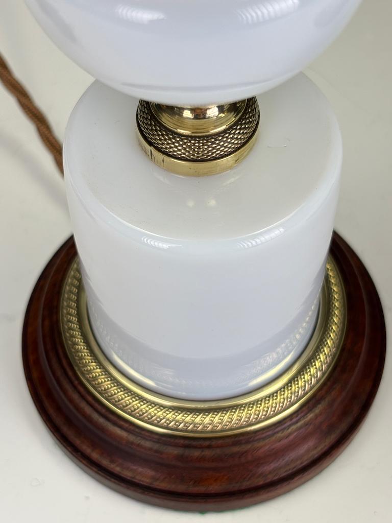 Antique French White Opaline Glass Médicis Table Lamps For Sale 8
