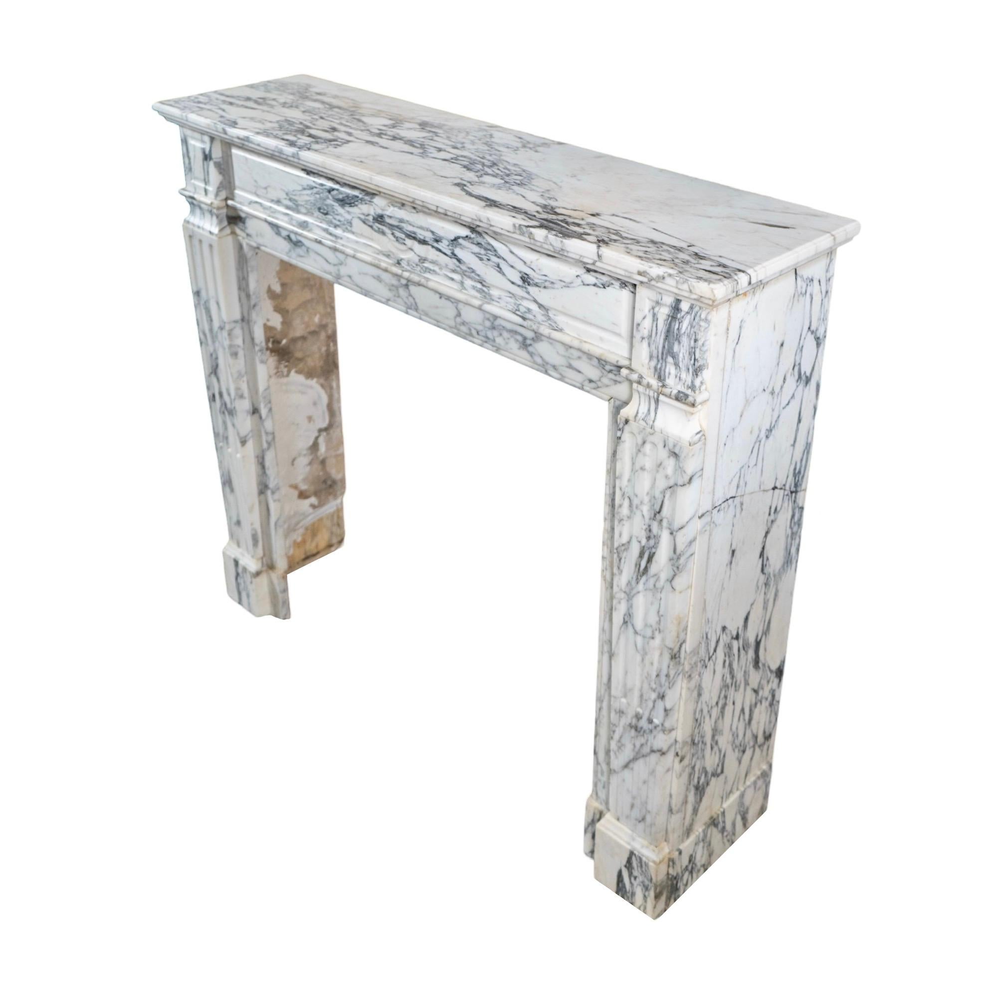 Repisa de mármol blanco veteado de Carrara Antique French Mármol