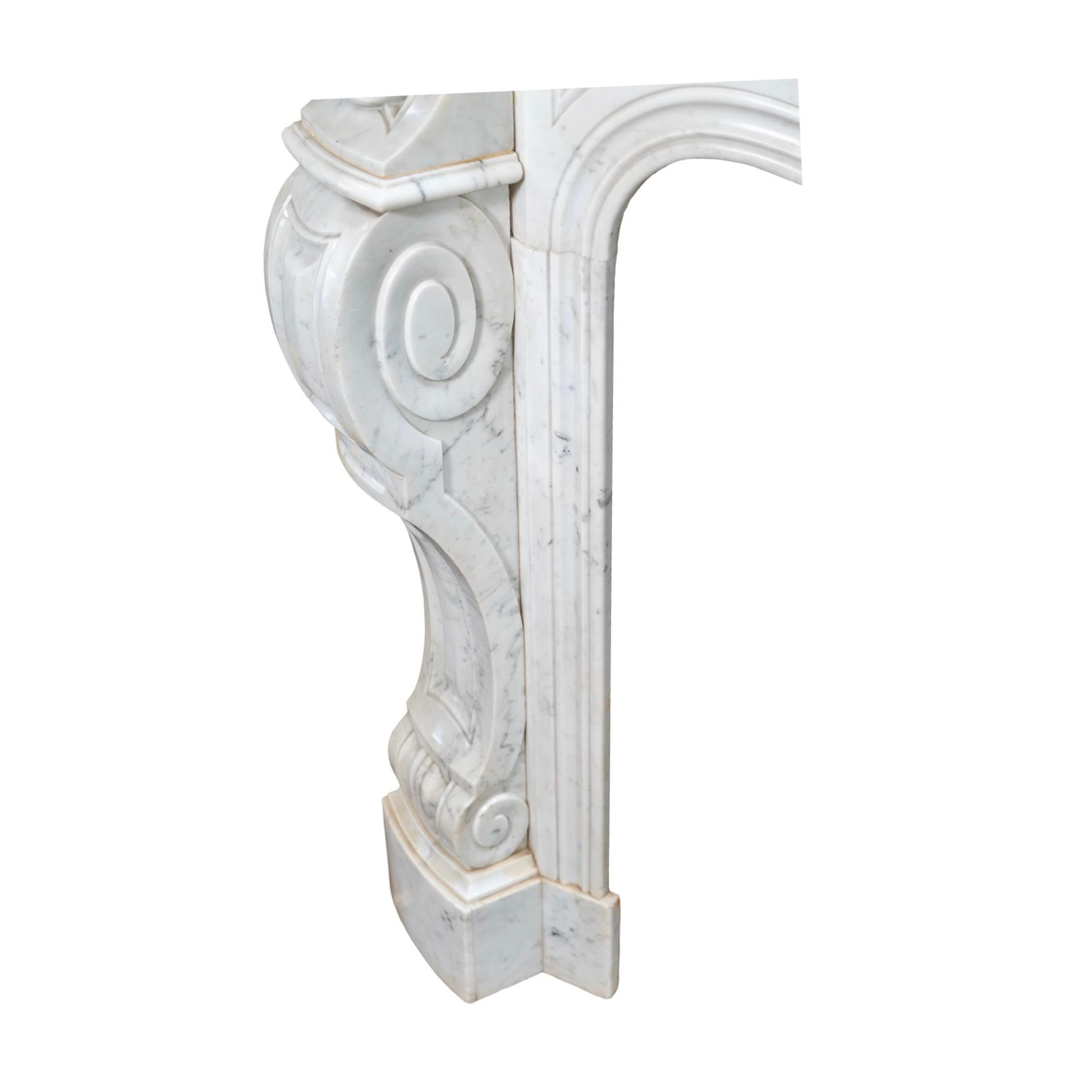 Repisa de mármol blanco veteado de Carrara Antique French Mármol de Carrara en venta