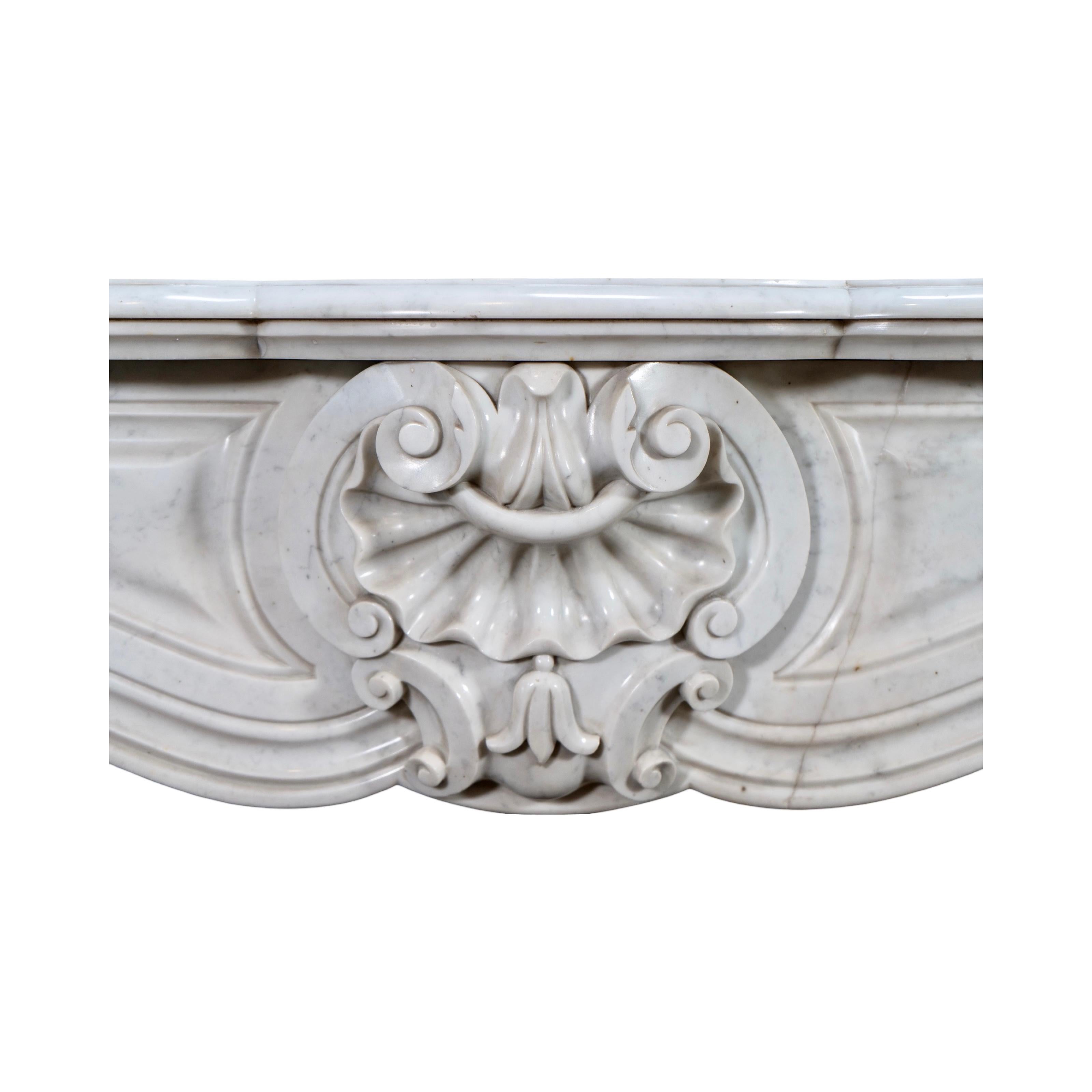 Repisa de mármol blanco veteado de Carrara Antique French en venta 1