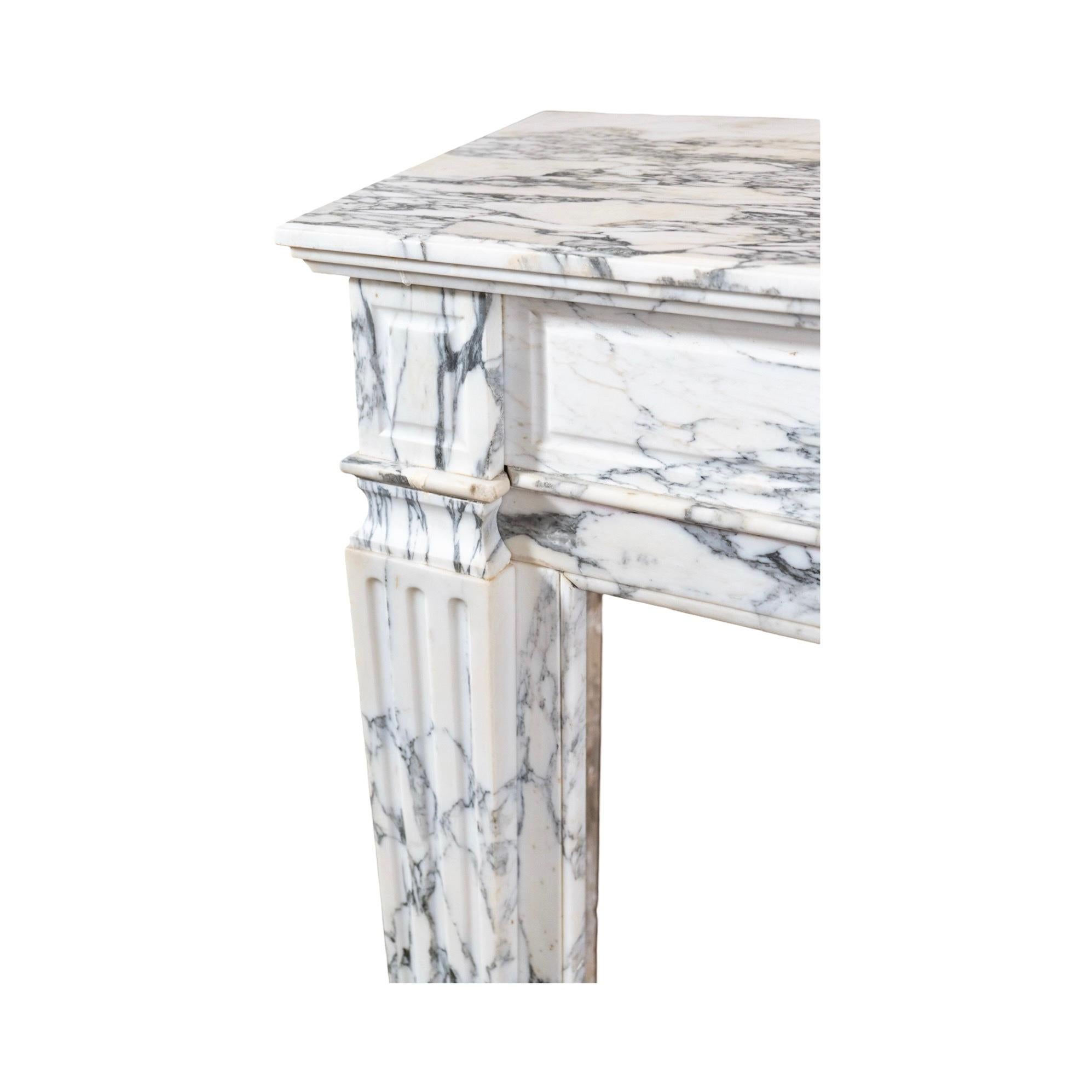 Repisa de mármol blanco veteado de Carrara Antique French 3