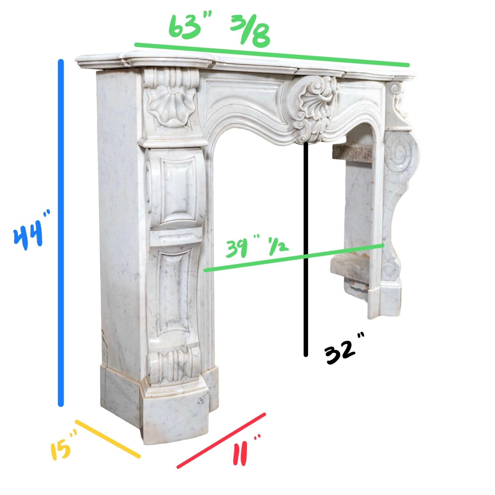 Repisa de mármol blanco veteado de Carrara Antique French en venta 3
