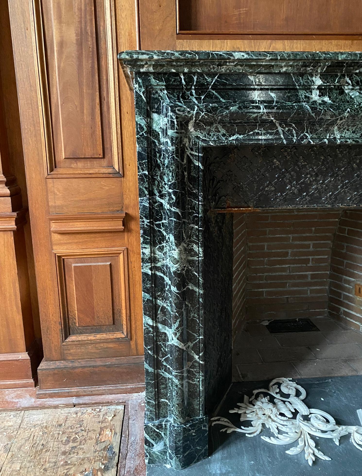 Antique French White Veining Green Marble Mantel In Good Condition For Sale In New York, NY