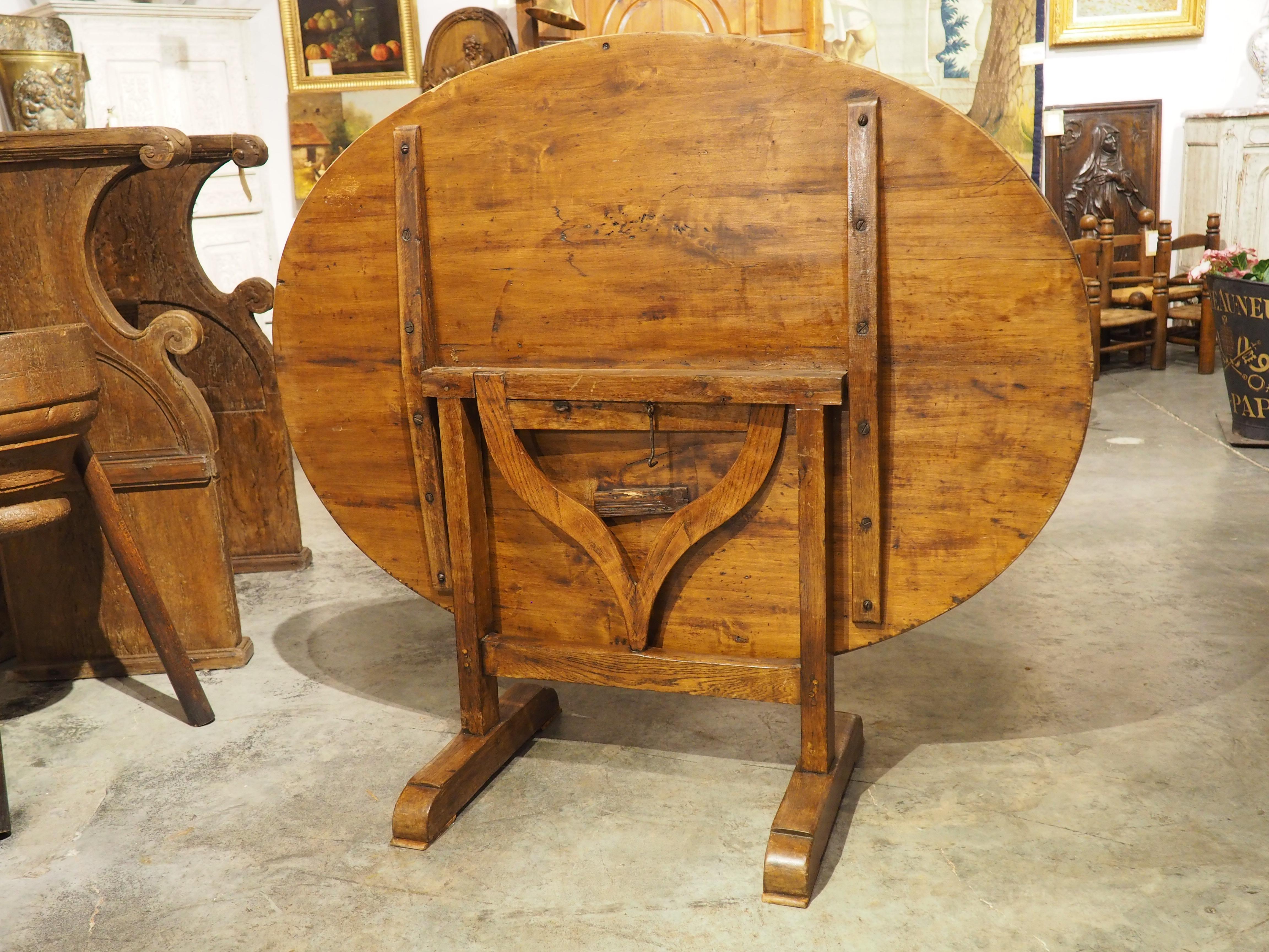 Sometimes referred to as a vintner’s table, this wine-tasting table would have been used in a French vineyard during the 1800s. The tilt-top construction allows the table to be stored discretely when not in use, but when opened up, the top features