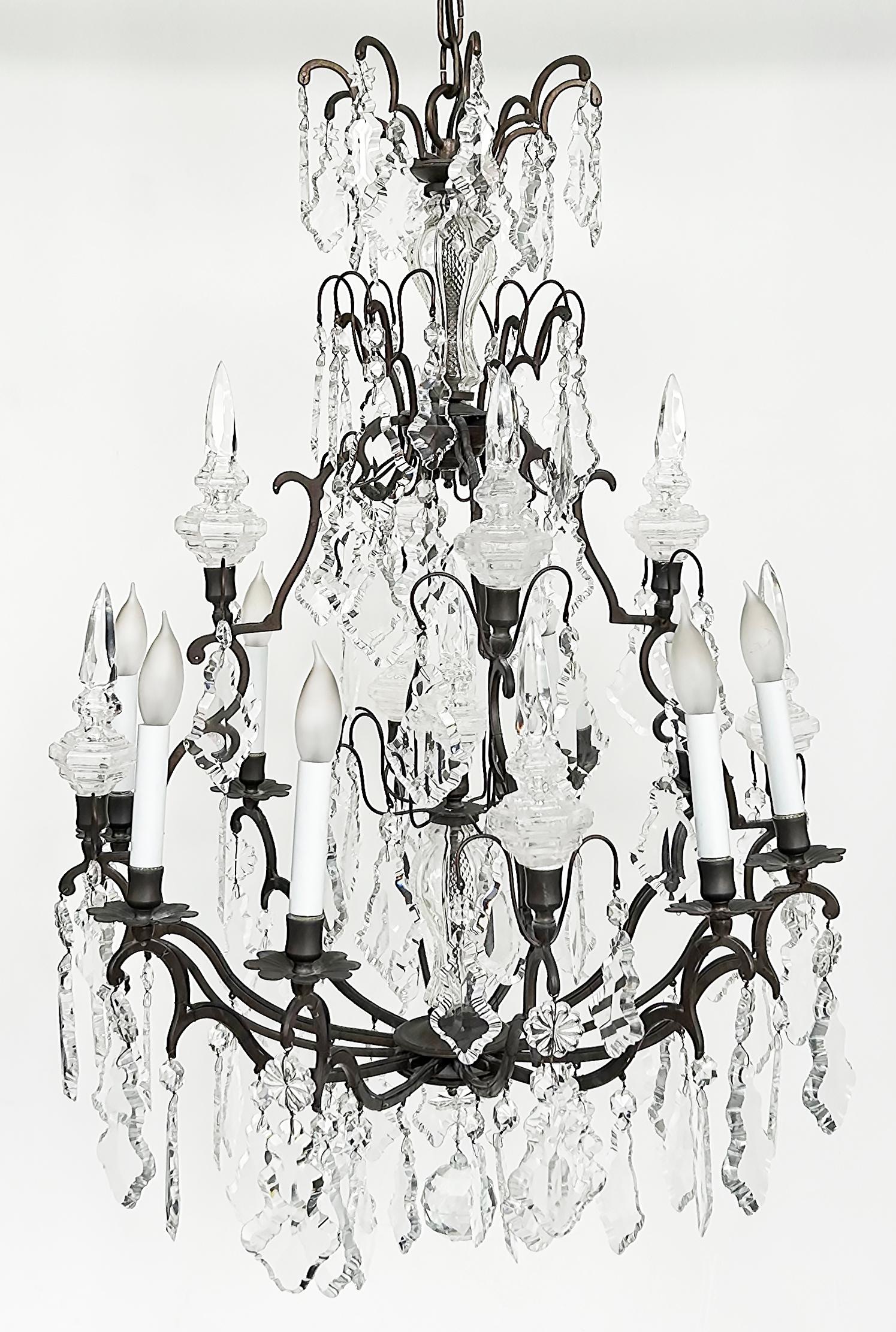 19th-Century French Louis XV Style Bronze Chandelier with Cut Crystal For Sale 5