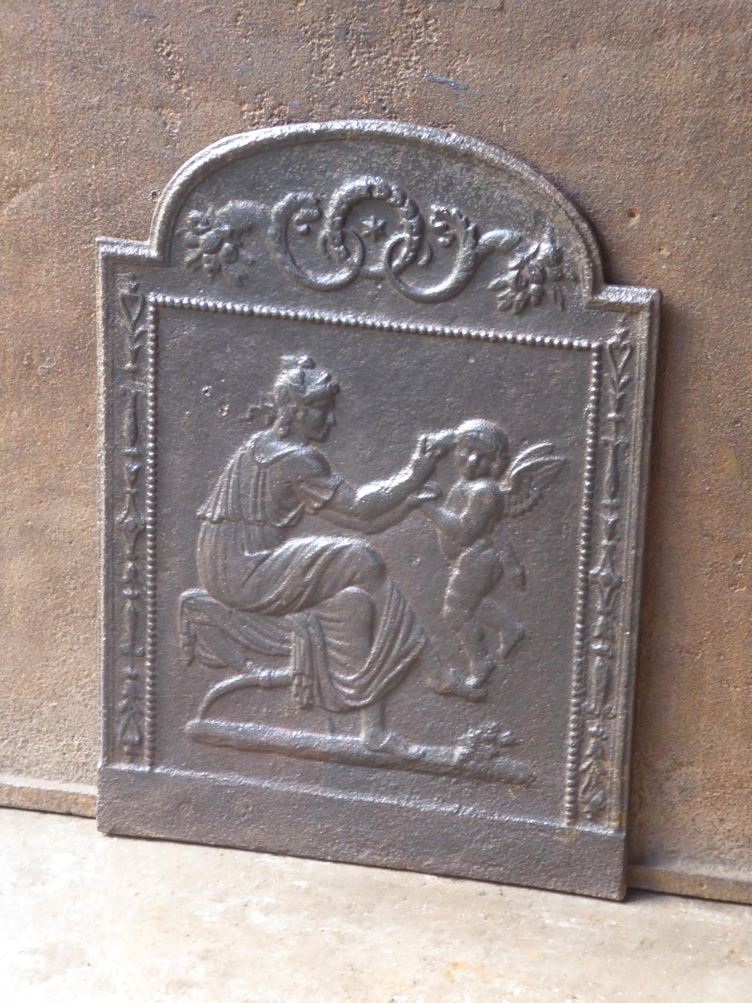 Français Plaque de cheminée française ancienne Femme avec Cupidon, 18e-19e siècle en vente