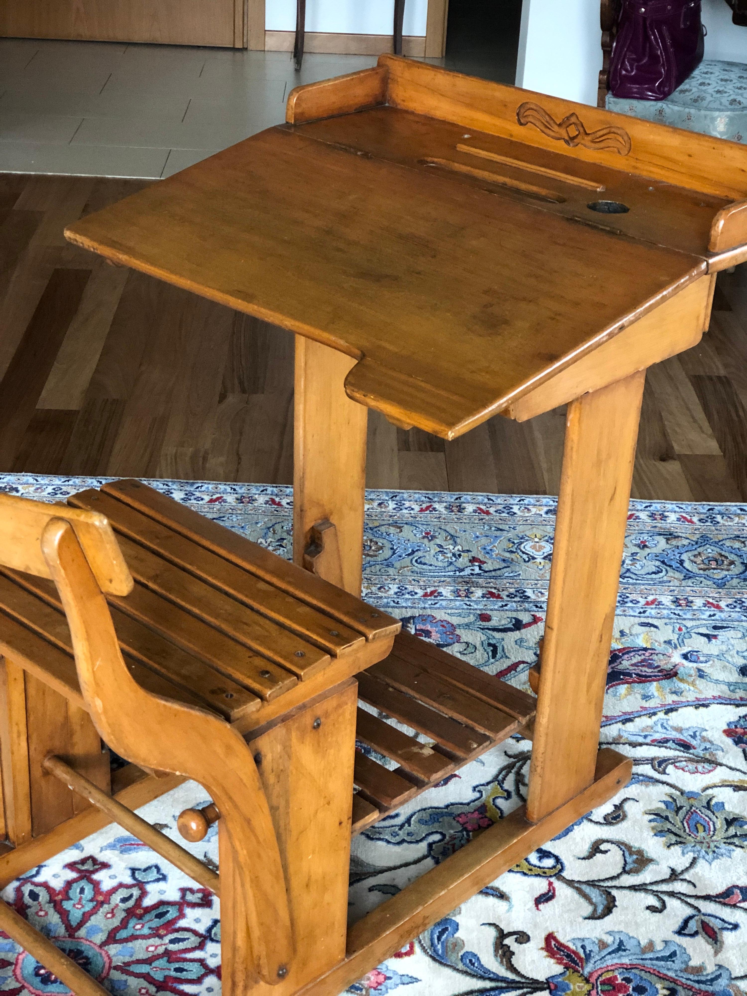 Antike französische Kinderschreibtische aus Holz, Schreibtische und verstellbare Sitze im Angebot 3