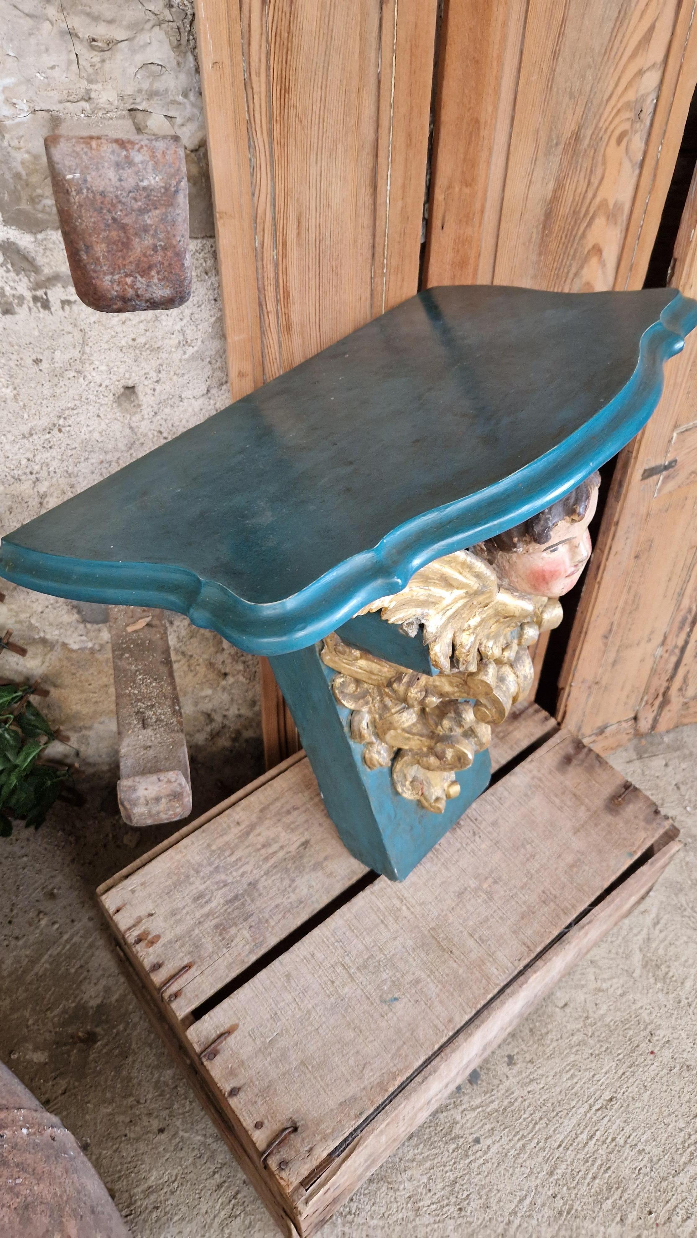 Bois Ancienne console d'église décorative française en forme de chérubin turquoise  en vente